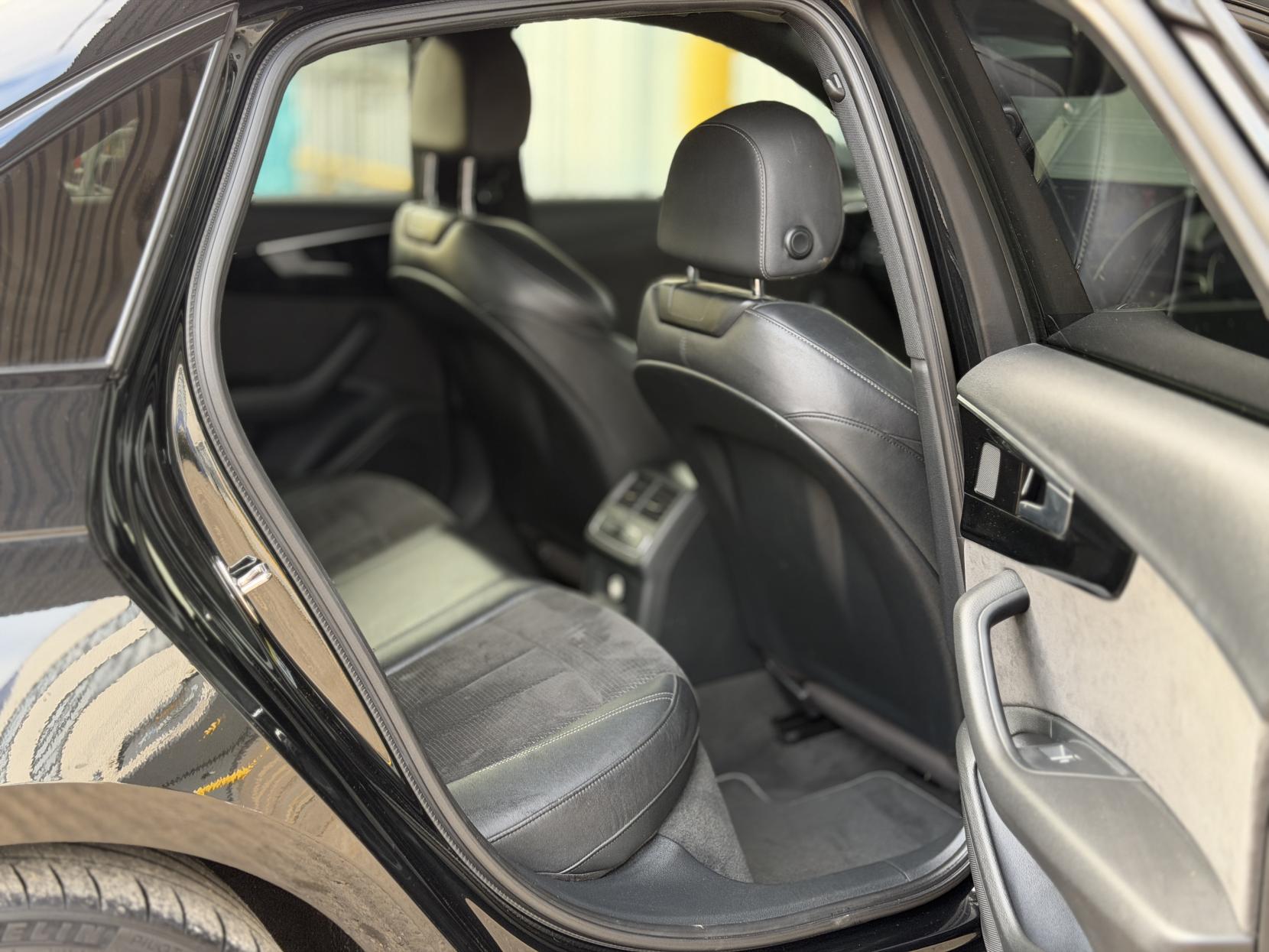 Audi A4 2.0 TFSI 35 Black Edition Saloon 4dr Petrol S Tronic Euro 6 (s/s) (150 ps)