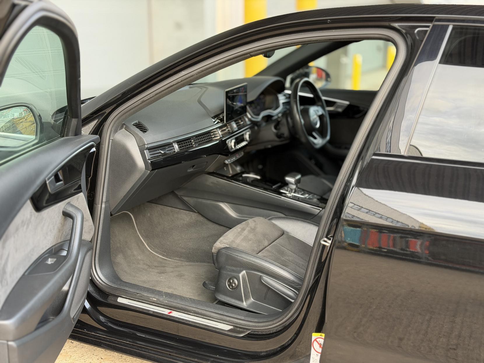 Audi A4 2.0 TFSI 35 Black Edition Saloon 4dr Petrol S Tronic Euro 6 (s/s) (150 ps)