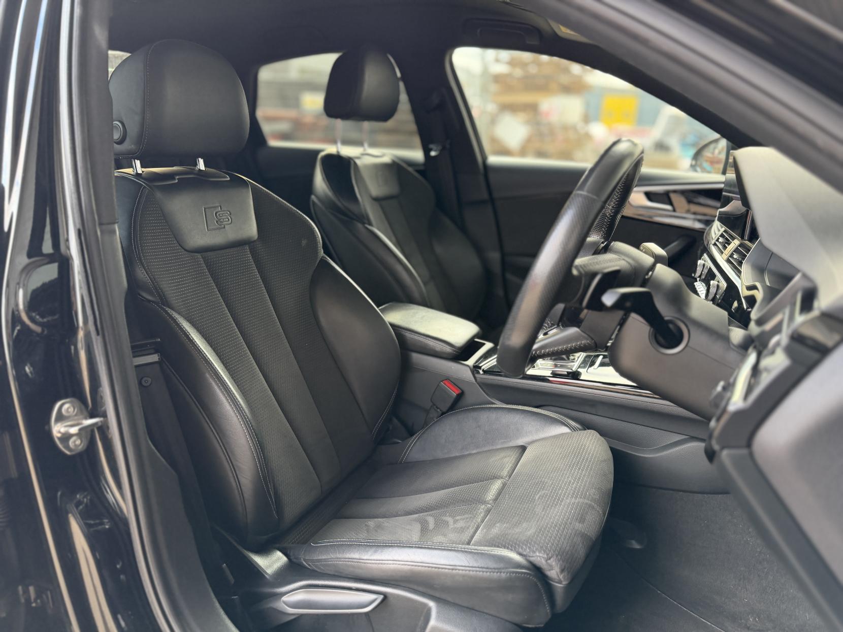 Audi A4 2.0 TFSI 35 Black Edition Saloon 4dr Petrol S Tronic Euro 6 (s/s) (150 ps)