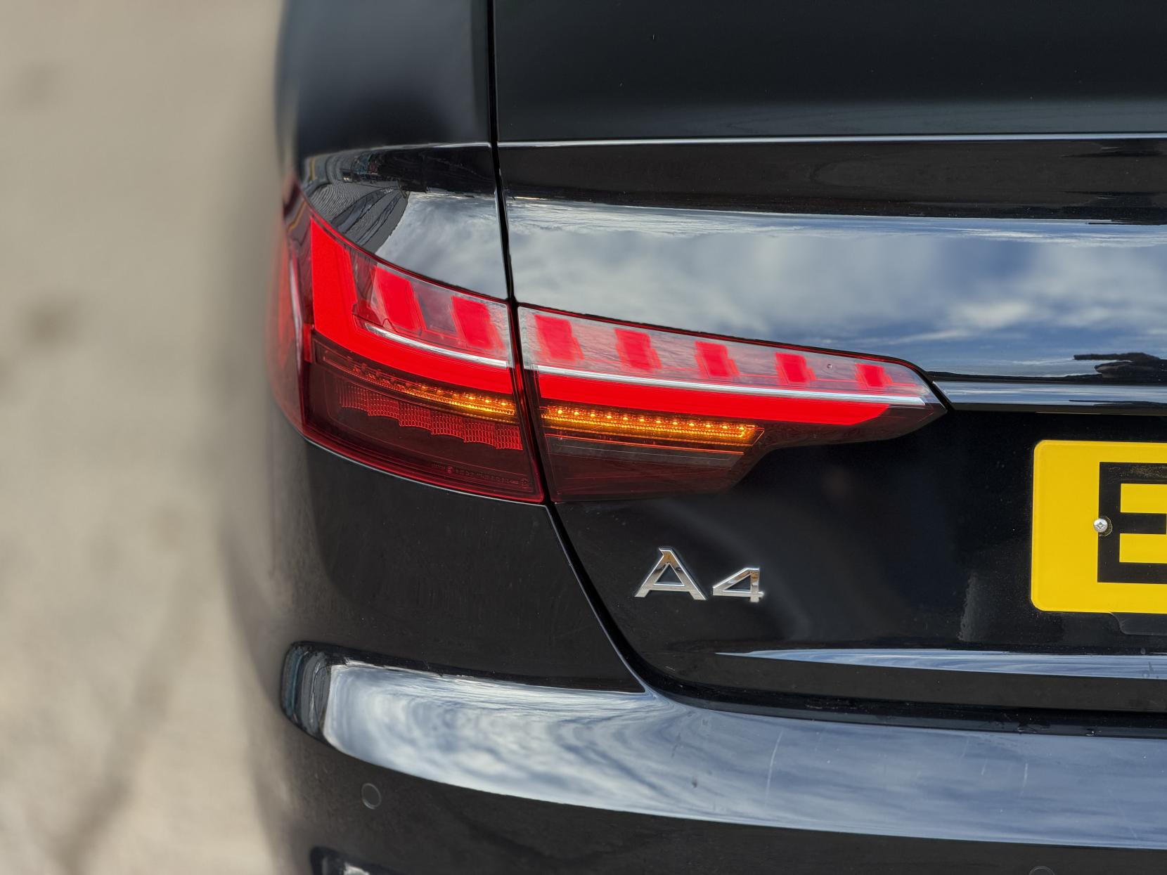 Audi A4 2.0 TFSI 35 Black Edition Saloon 4dr Petrol S Tronic Euro 6 (s/s) (150 ps)