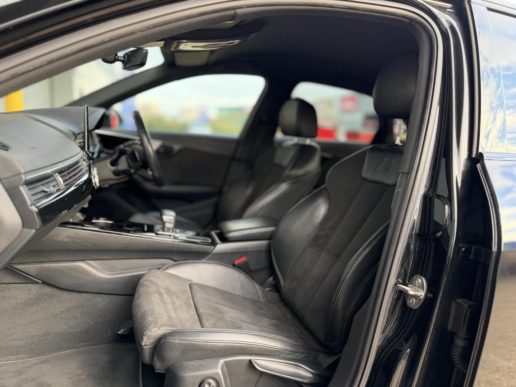 Audi A4 2.0 TFSI 35 Black Edition Saloon 4dr Petrol S Tronic Euro 6 (s/s) (150 ps)