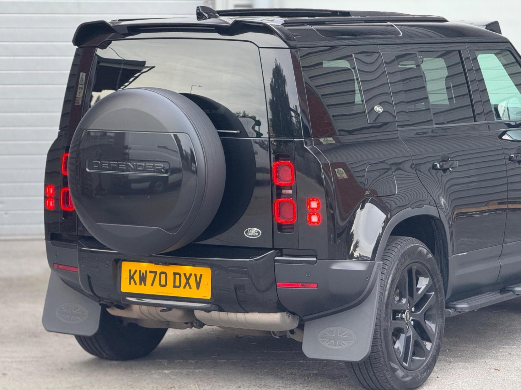 Land Rover Defender 110 2.0 SD4 HSE Auto 4WD Euro 6 (s/s) 5dr