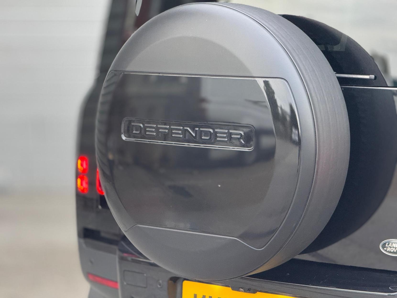 Land Rover Defender 110 2.0 SD4 HSE Auto 4WD Euro 6 (s/s) 5dr