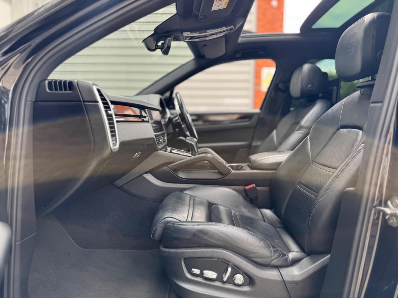 Porsche Cayenne 3.0T V6 TiptronicS 4WD Euro 6 (s/s) 5dr