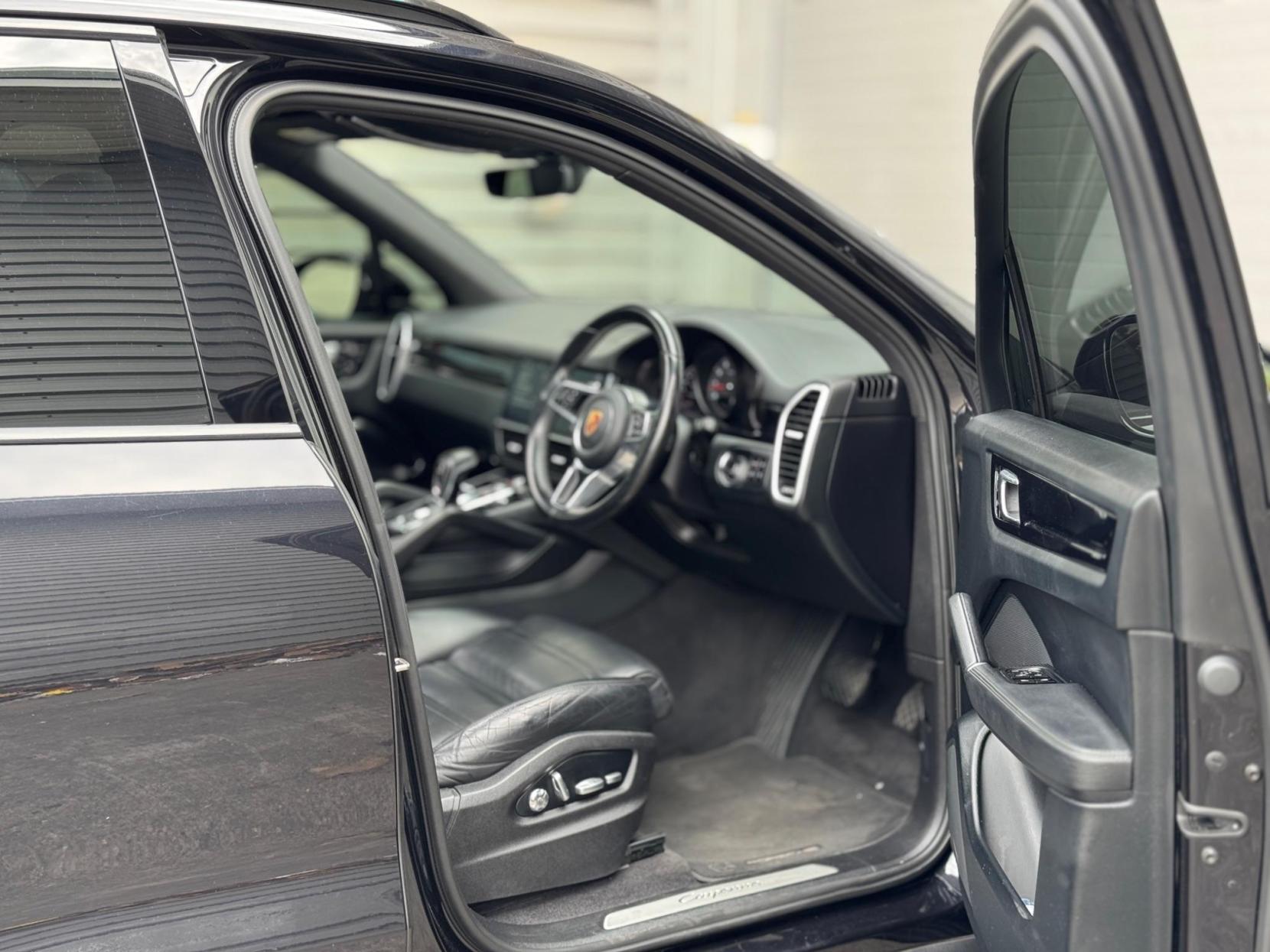 Porsche Cayenne 3.0T V6 TiptronicS 4WD Euro 6 (s/s) 5dr