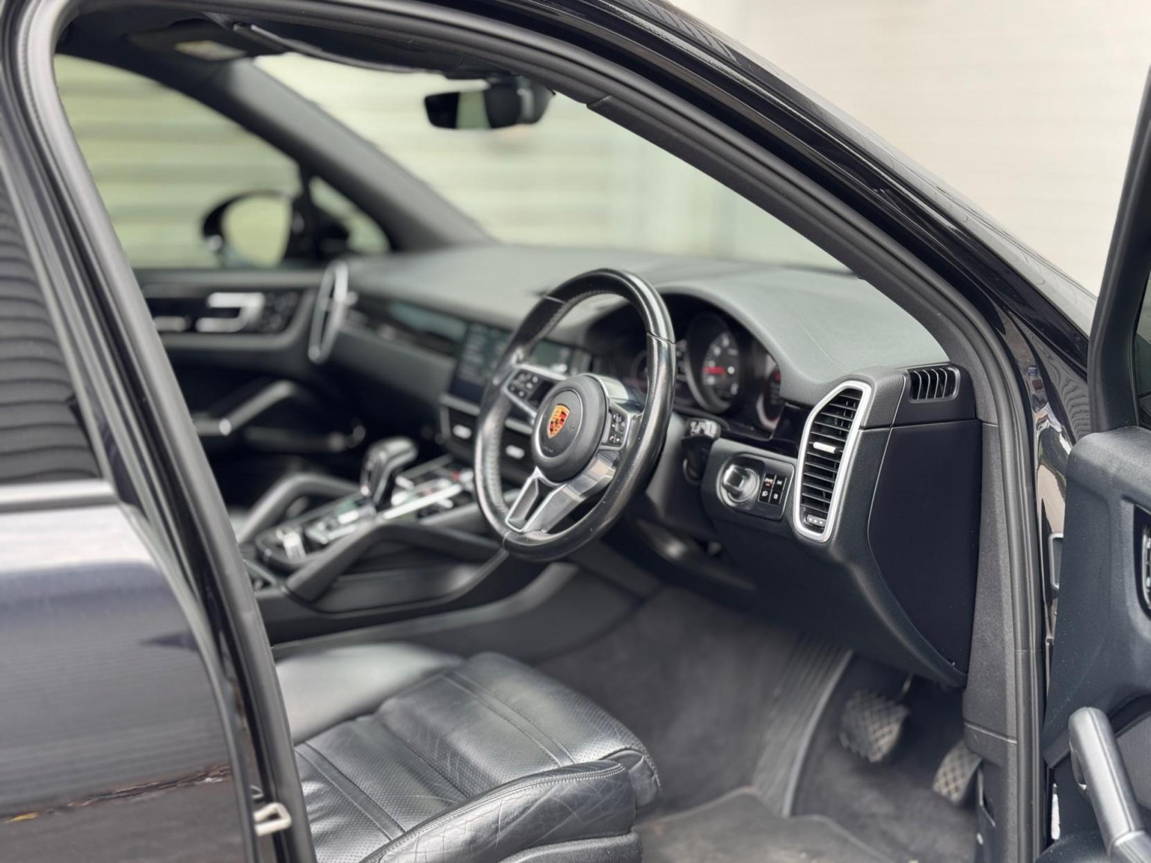 Porsche Cayenne 3.0T V6 TiptronicS 4WD Euro 6 (s/s) 5dr