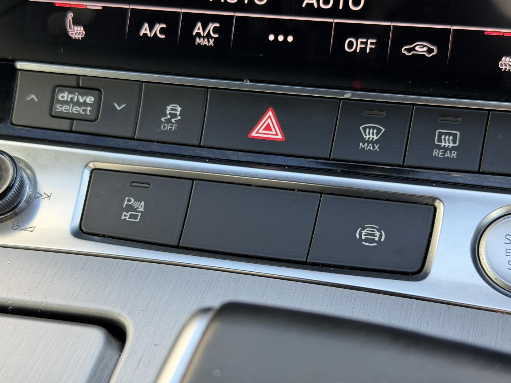 Audi A6 Avant 2.0 TDI 40 Black Edition Estate 5dr Diesel S Tronic quattro Euro 6 (s/s) (204 ps)