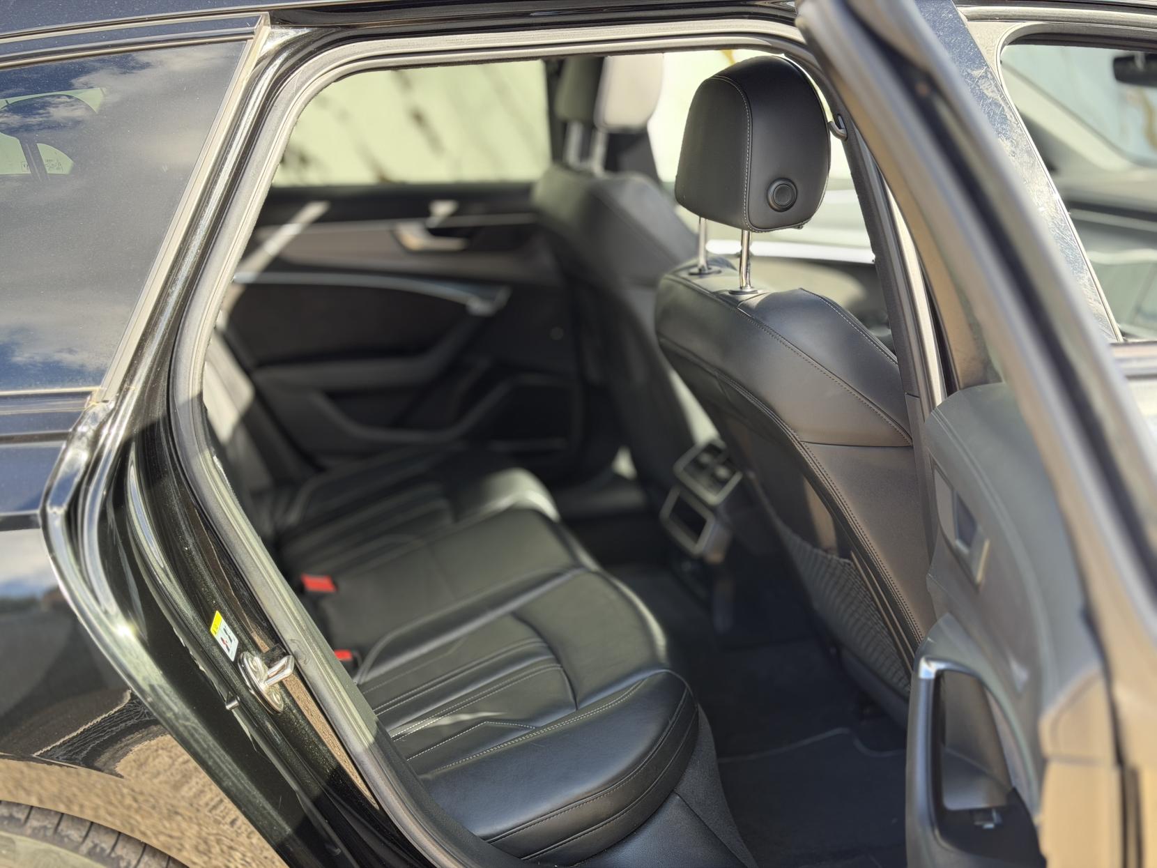 Audi A6 Avant 2.0 TDI 40 Black Edition Estate 5dr Diesel S Tronic quattro Euro 6 (s/s) (204 ps)