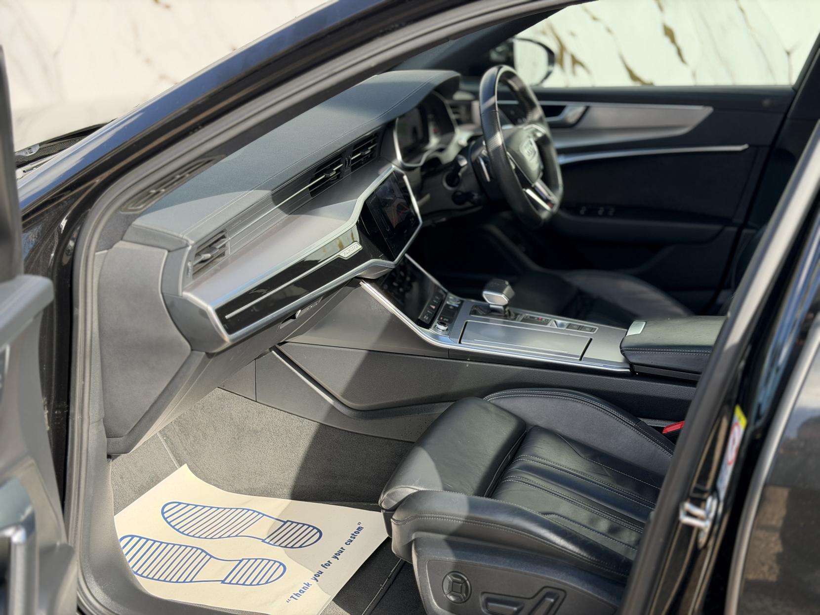 Audi A6 Avant 2.0 TDI 40 Black Edition Estate 5dr Diesel S Tronic quattro Euro 6 (s/s) (204 ps)