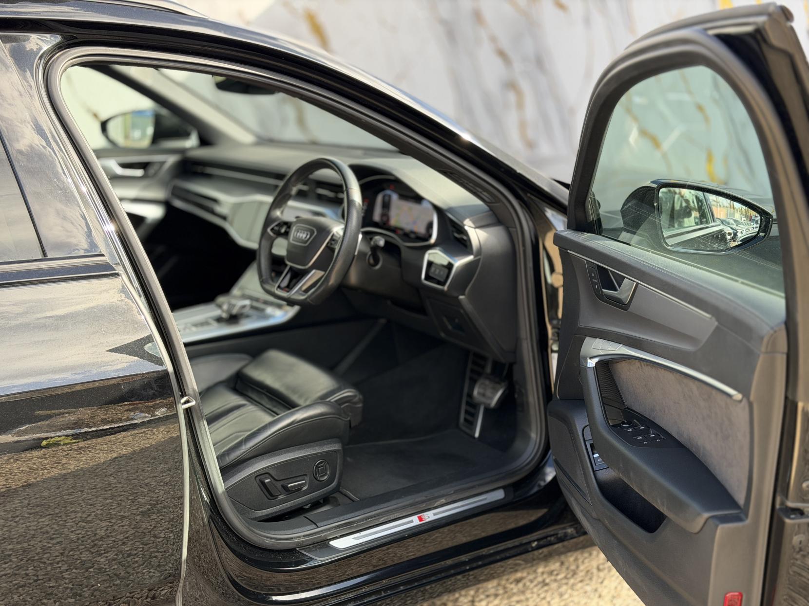 Audi A6 Avant 2.0 TDI 40 Black Edition Estate 5dr Diesel S Tronic quattro Euro 6 (s/s) (204 ps)