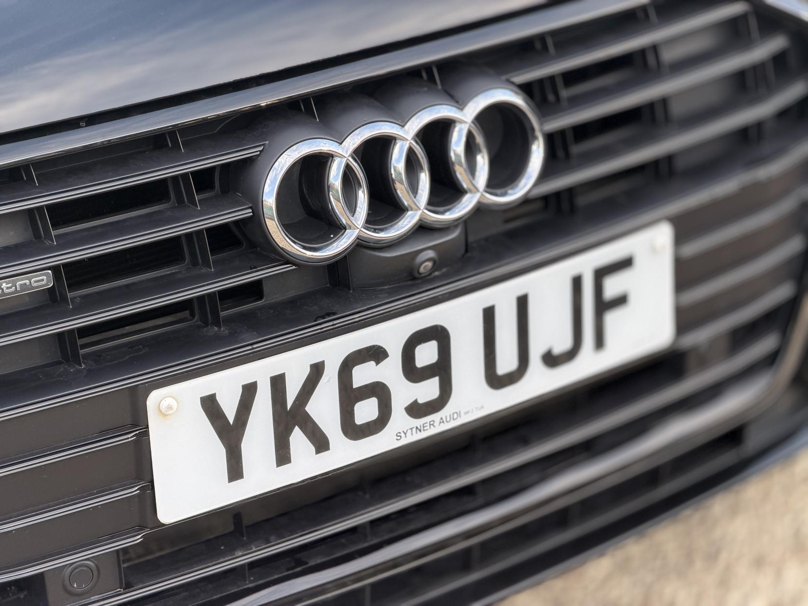 Audi A6 Avant 2.0 TDI 40 Black Edition Estate 5dr Diesel S Tronic quattro Euro 6 (s/s) (204 ps)