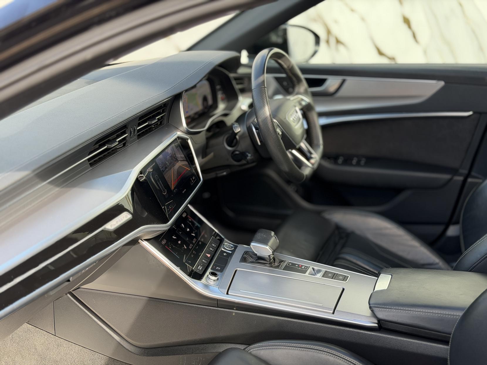 Audi A6 Avant 2.0 TDI 40 Black Edition Estate 5dr Diesel S Tronic quattro Euro 6 (s/s) (204 ps)