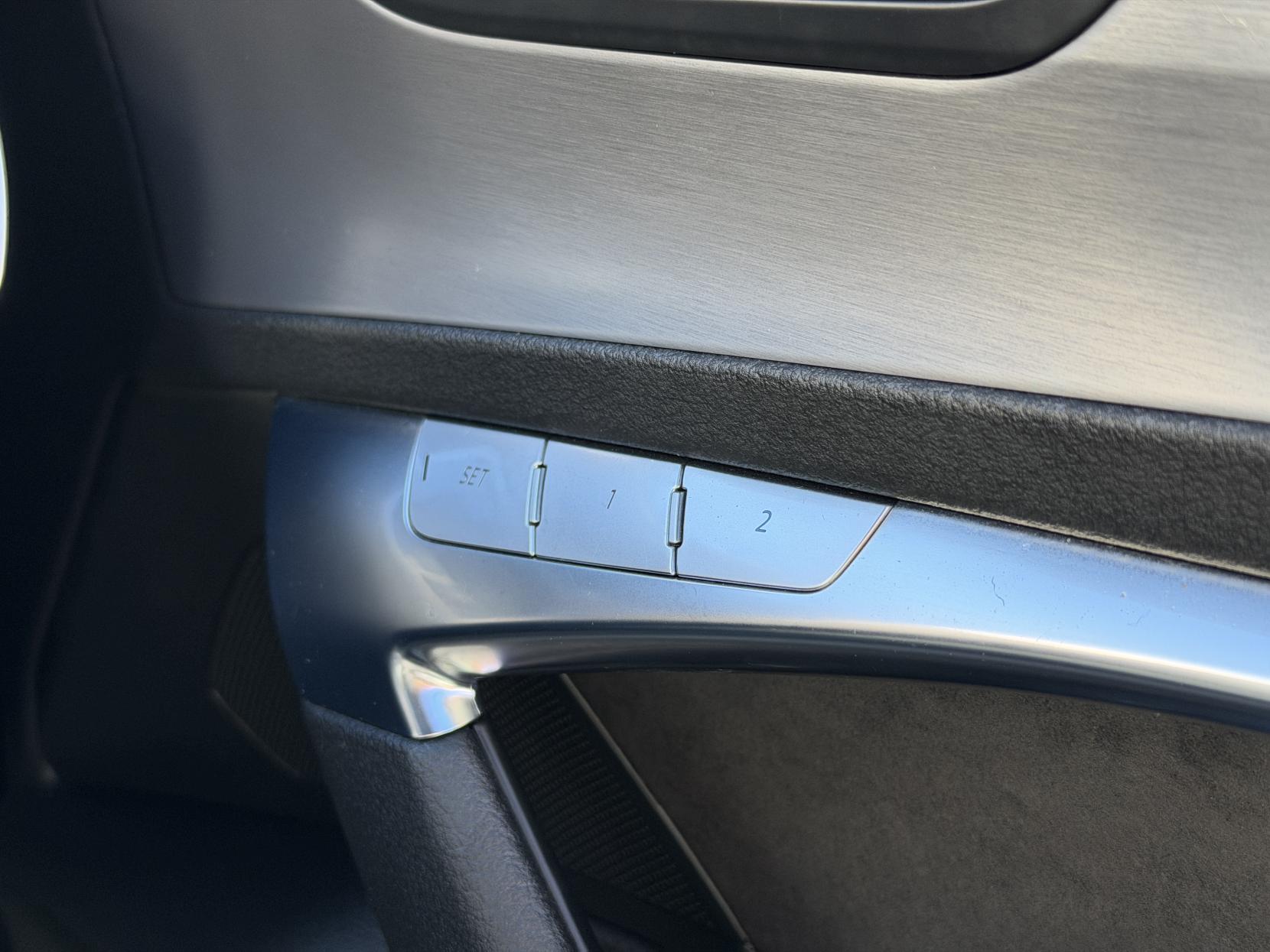 Audi A6 Avant 2.0 TDI 40 Black Edition Estate 5dr Diesel S Tronic quattro Euro 6 (s/s) (204 ps)