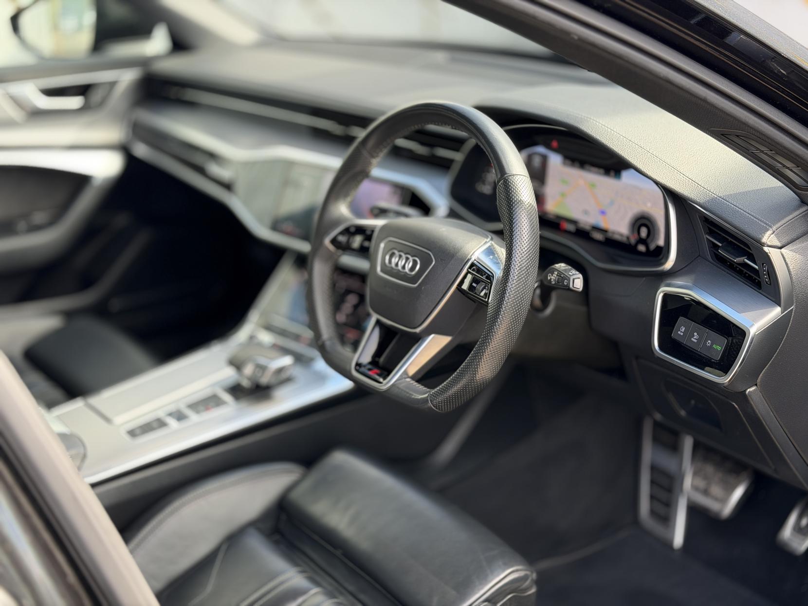 Audi A6 Avant 2.0 TDI 40 Black Edition Estate 5dr Diesel S Tronic quattro Euro 6 (s/s) (204 ps)