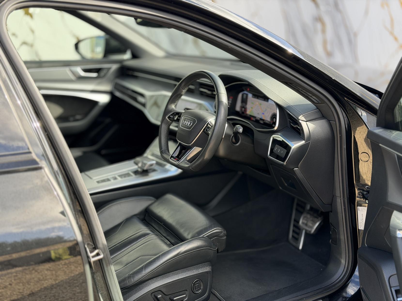 Audi A6 Avant 2.0 TDI 40 Black Edition Estate 5dr Diesel S Tronic quattro Euro 6 (s/s) (204 ps)