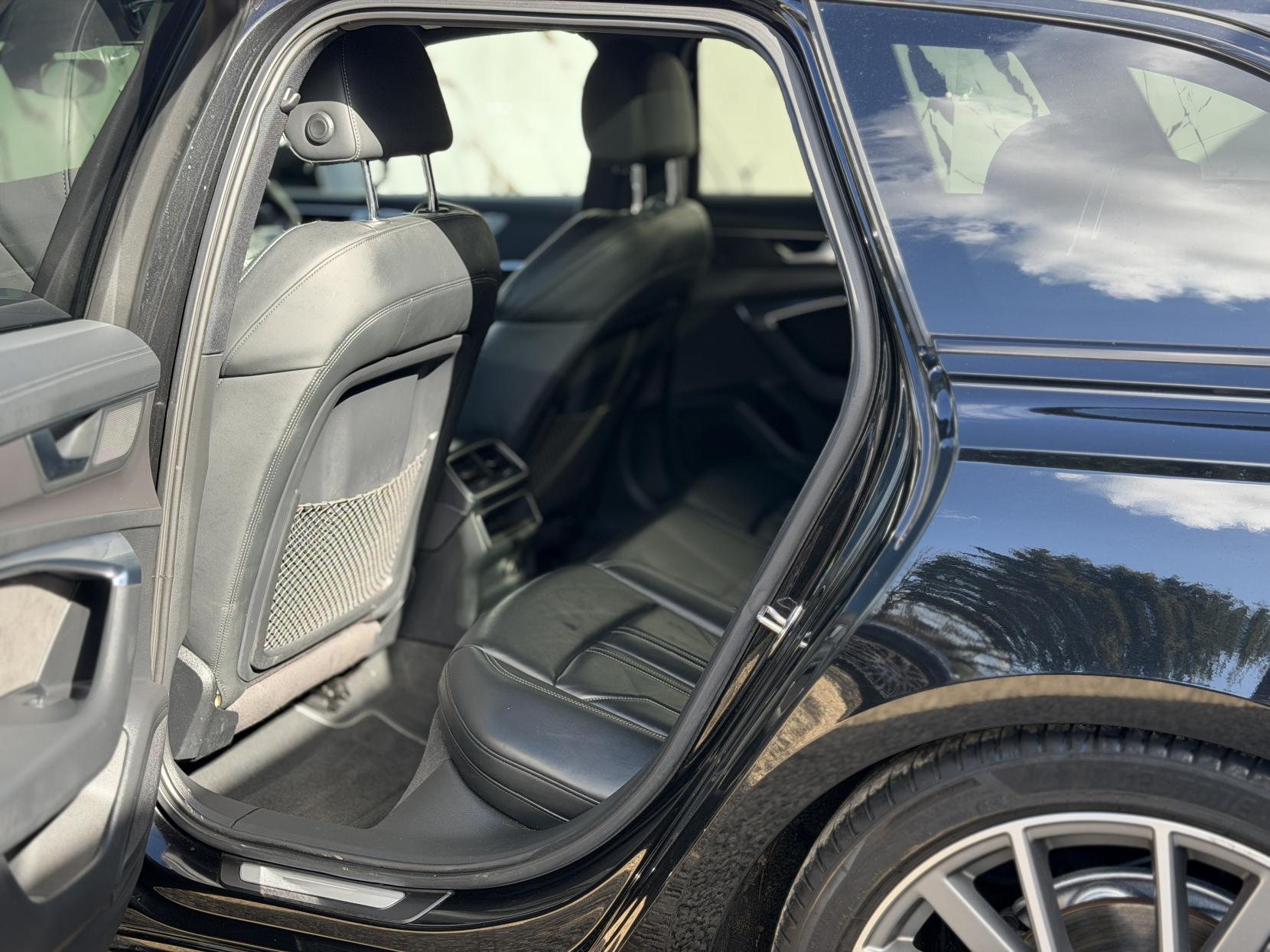 Audi A6 Avant 2.0 TDI 40 Black Edition Estate 5dr Diesel S Tronic quattro Euro 6 (s/s) (204 ps)