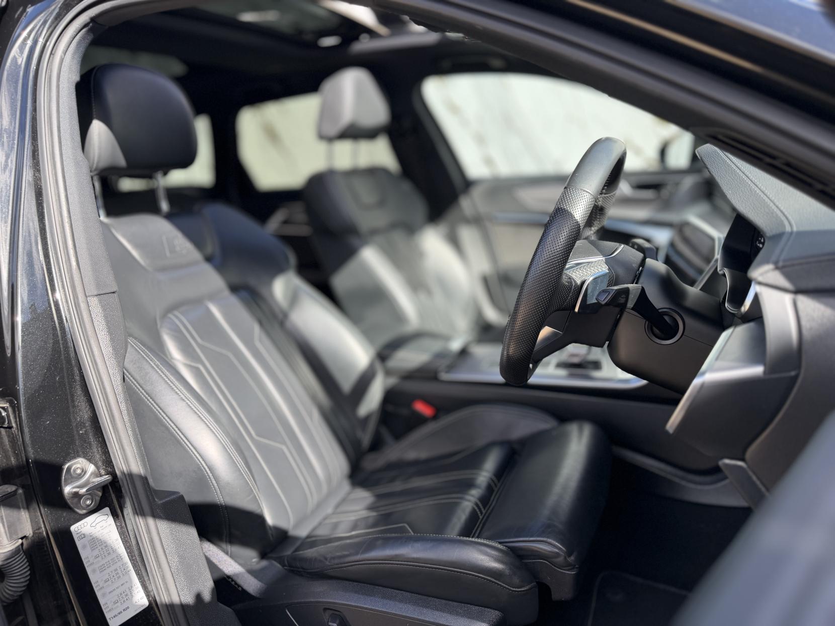 Audi A6 Avant 2.0 TDI 40 Black Edition Estate 5dr Diesel S Tronic quattro Euro 6 (s/s) (204 ps)