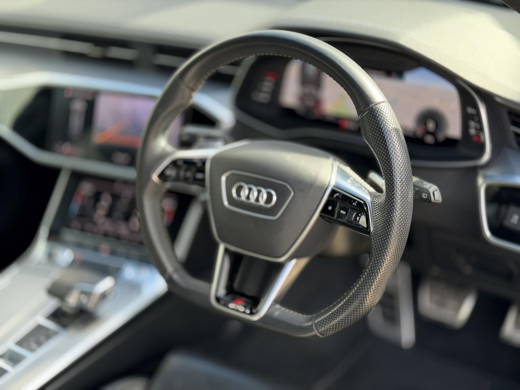 Audi A6 Avant 2.0 TDI 40 Black Edition Estate 5dr Diesel S Tronic quattro Euro 6 (s/s) (204 ps)