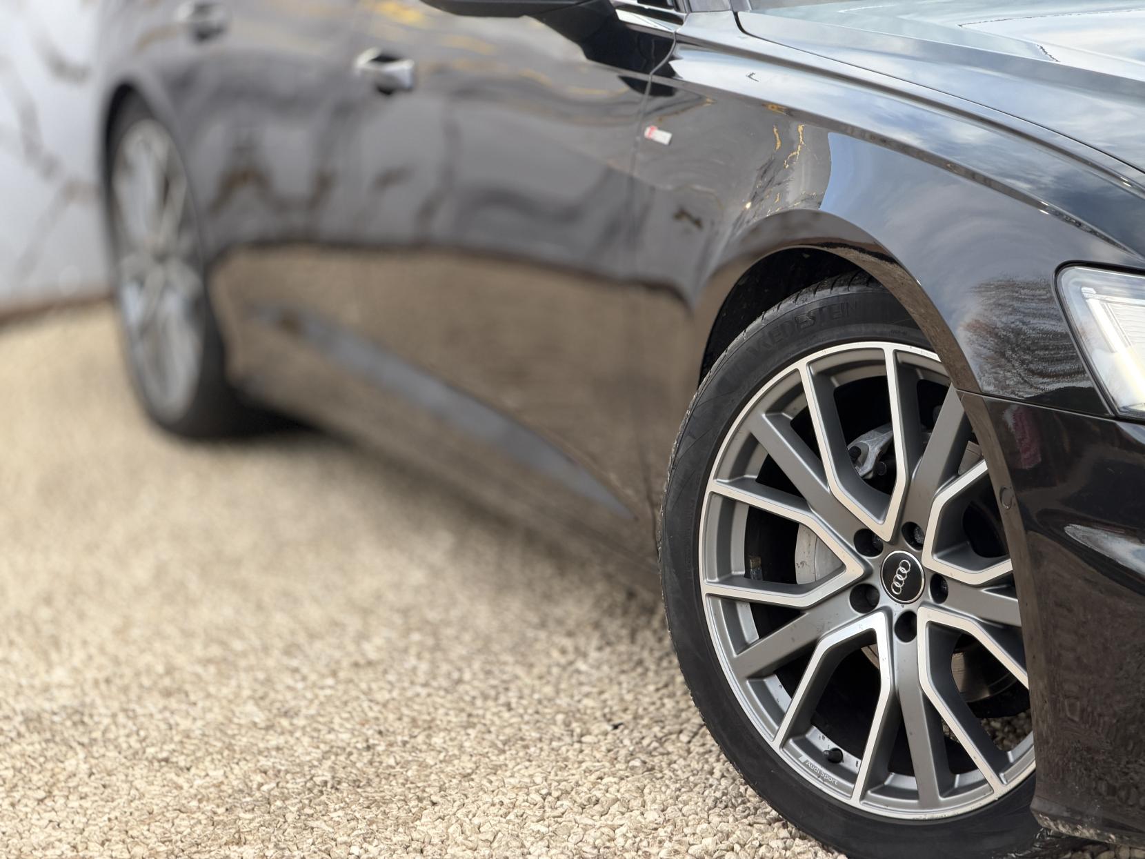 Audi A6 Avant 2.0 TDI 40 Black Edition Estate 5dr Diesel S Tronic quattro Euro 6 (s/s) (204 ps)