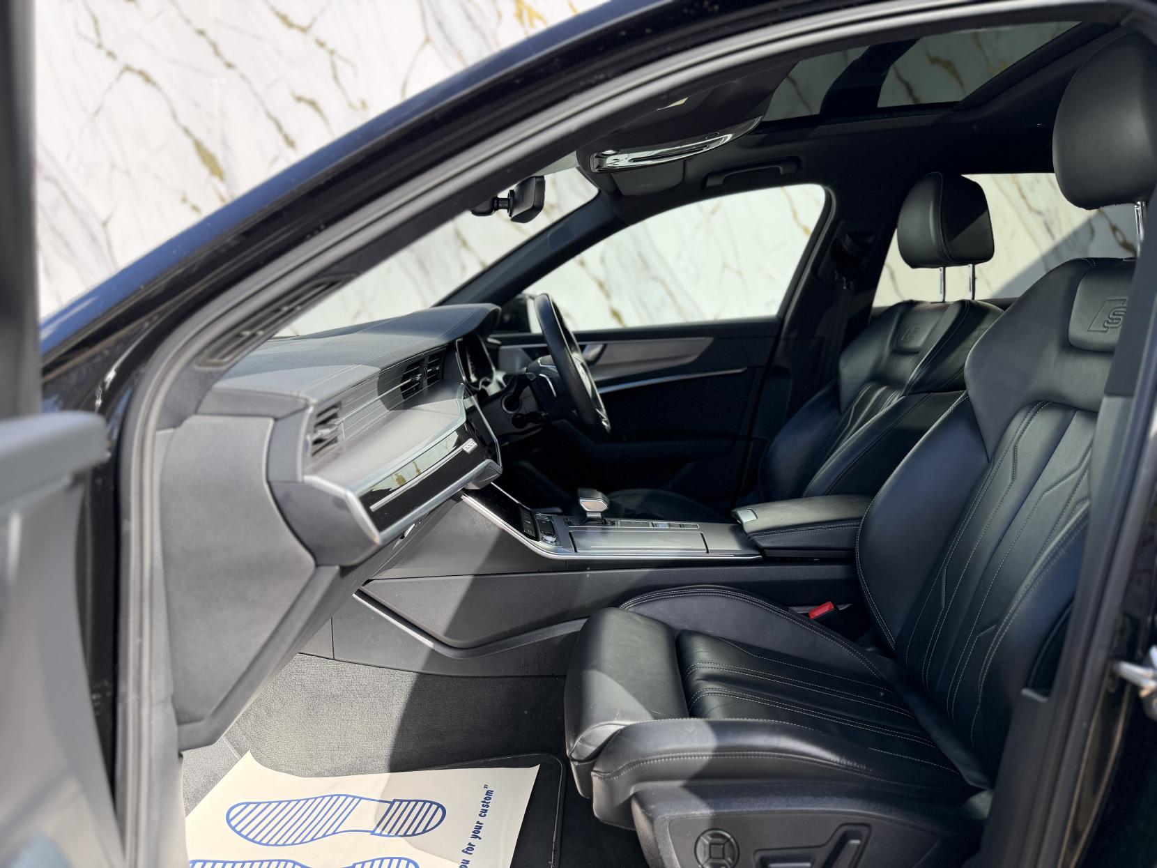 Audi A6 Avant 2.0 TDI 40 Black Edition Estate 5dr Diesel S Tronic quattro Euro 6 (s/s) (204 ps)