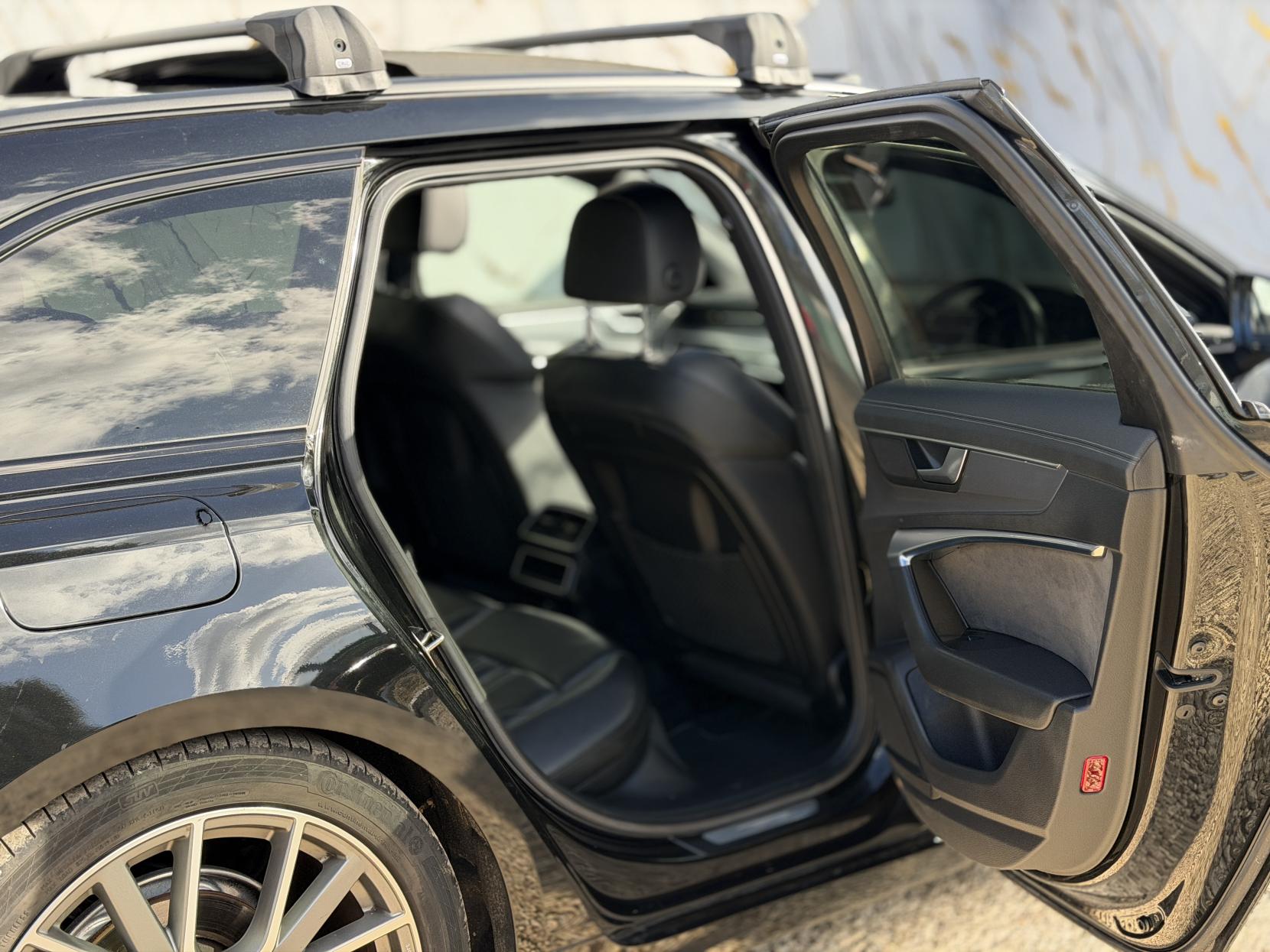 Audi A6 Avant 2.0 TDI 40 Black Edition Estate 5dr Diesel S Tronic quattro Euro 6 (s/s) (204 ps)