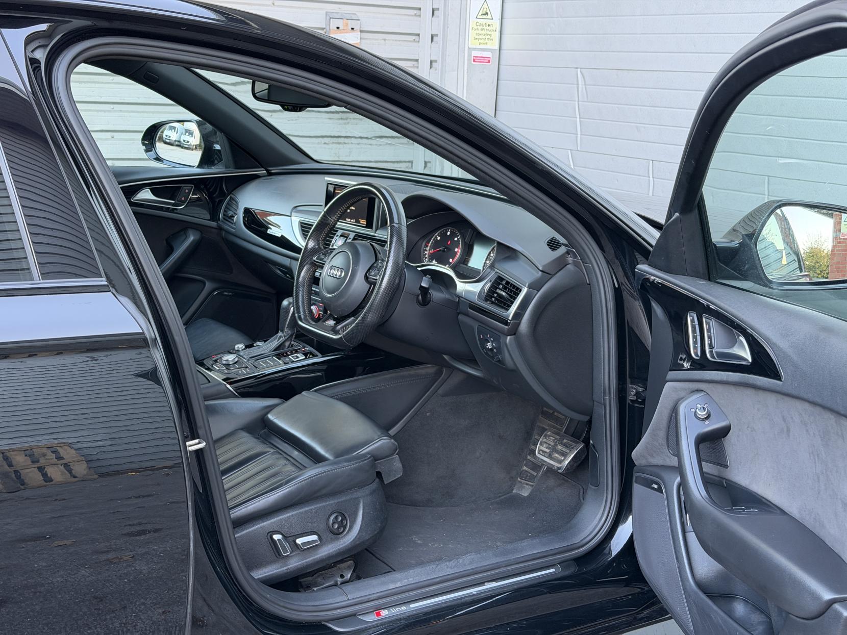 Audi A6 Saloon 2.0 TDI Black Edition Saloon 4dr Diesel S Tronic quattro Euro 6 (s/s) (190 ps)