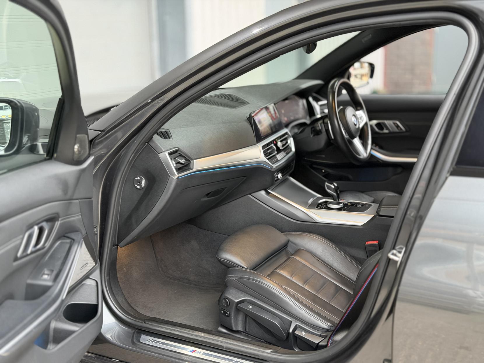 BMW 3 Series 2.0 330e 12kWh M Sport Saloon 4dr Petrol Plug-in Hybrid Auto Euro 6 (s/s) (292 ps)