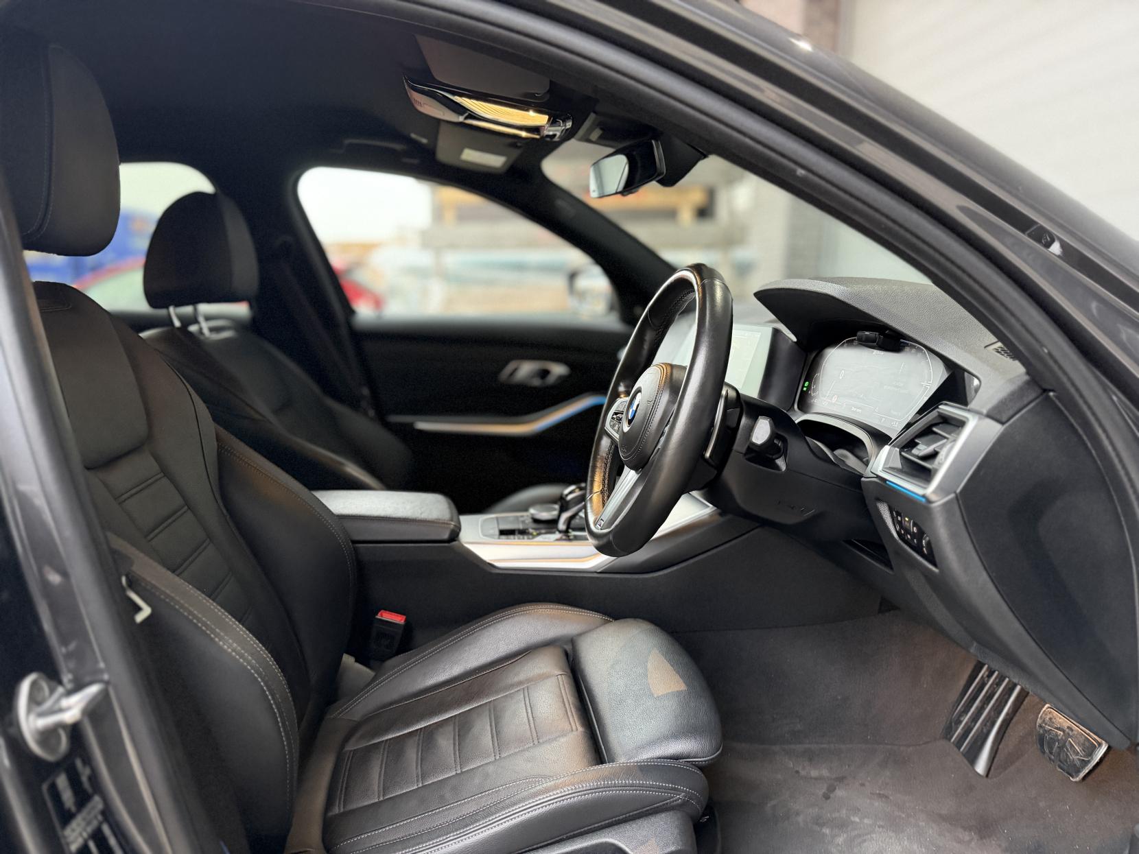 BMW 3 Series 2.0 330e 12kWh M Sport Saloon 4dr Petrol Plug-in Hybrid Auto Euro 6 (s/s) (292 ps)