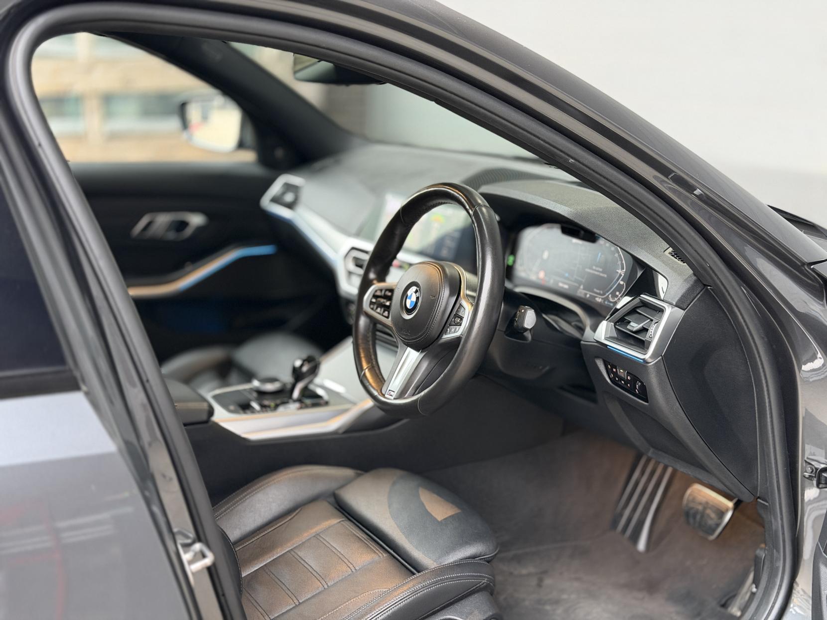 BMW 3 Series 2.0 330e 12kWh M Sport Saloon 4dr Petrol Plug-in Hybrid Auto Euro 6 (s/s) (292 ps)