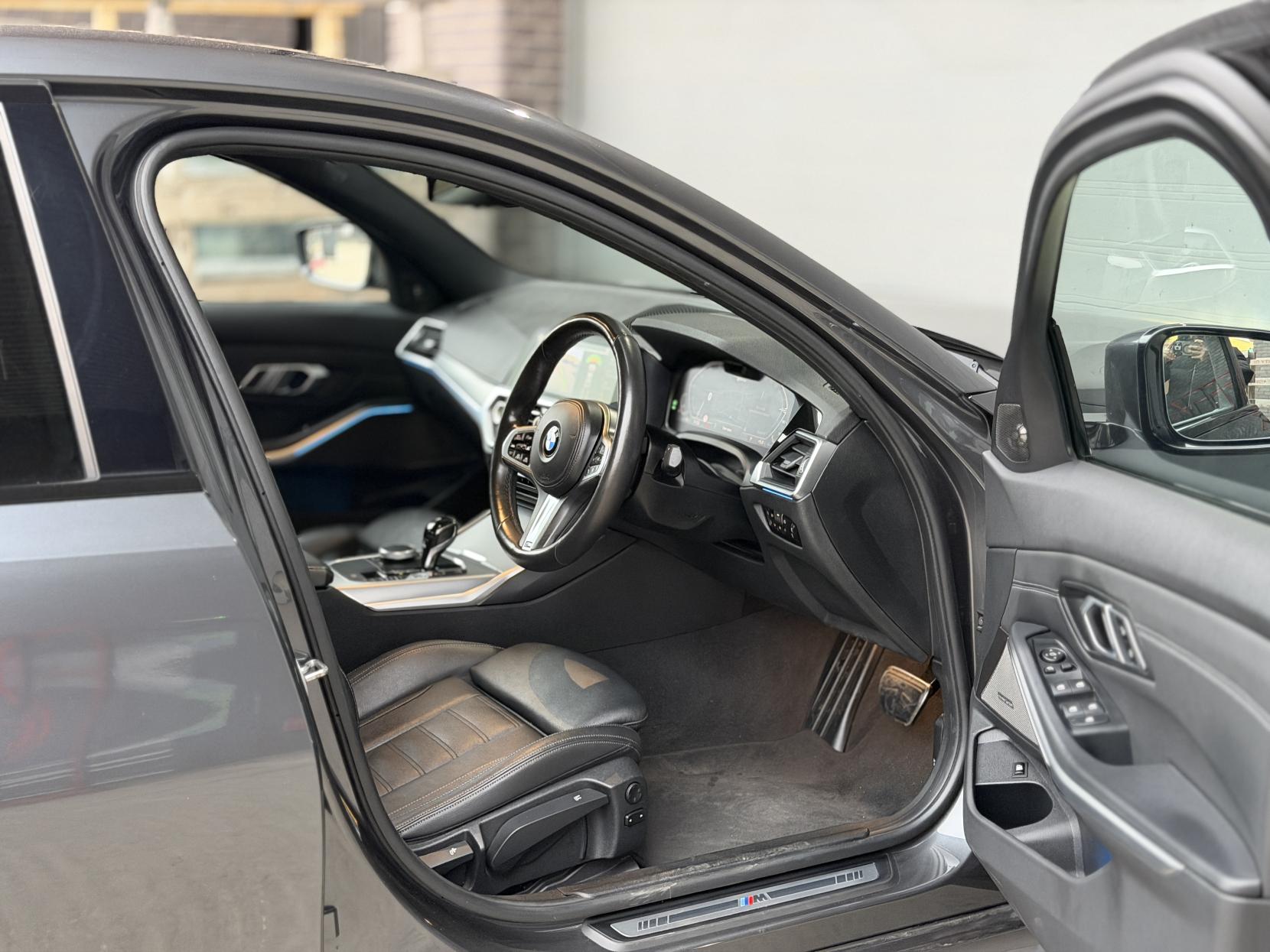 BMW 3 Series 2.0 330e 12kWh M Sport Saloon 4dr Petrol Plug-in Hybrid Auto Euro 6 (s/s) (292 ps)