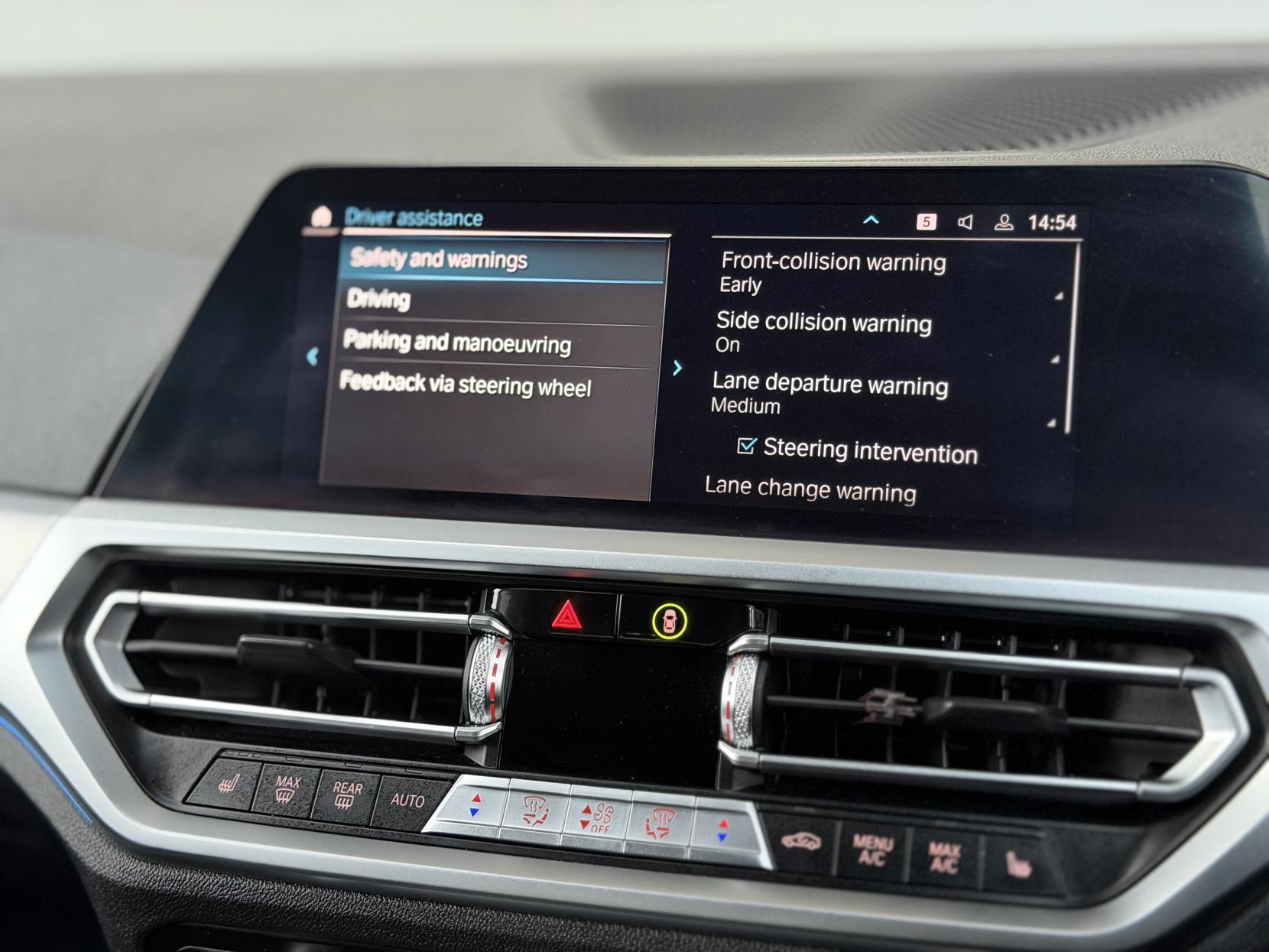 BMW 3 Series 2.0 330e 12kWh M Sport Saloon 4dr Petrol Plug-in Hybrid Auto Euro 6 (s/s) (292 ps)