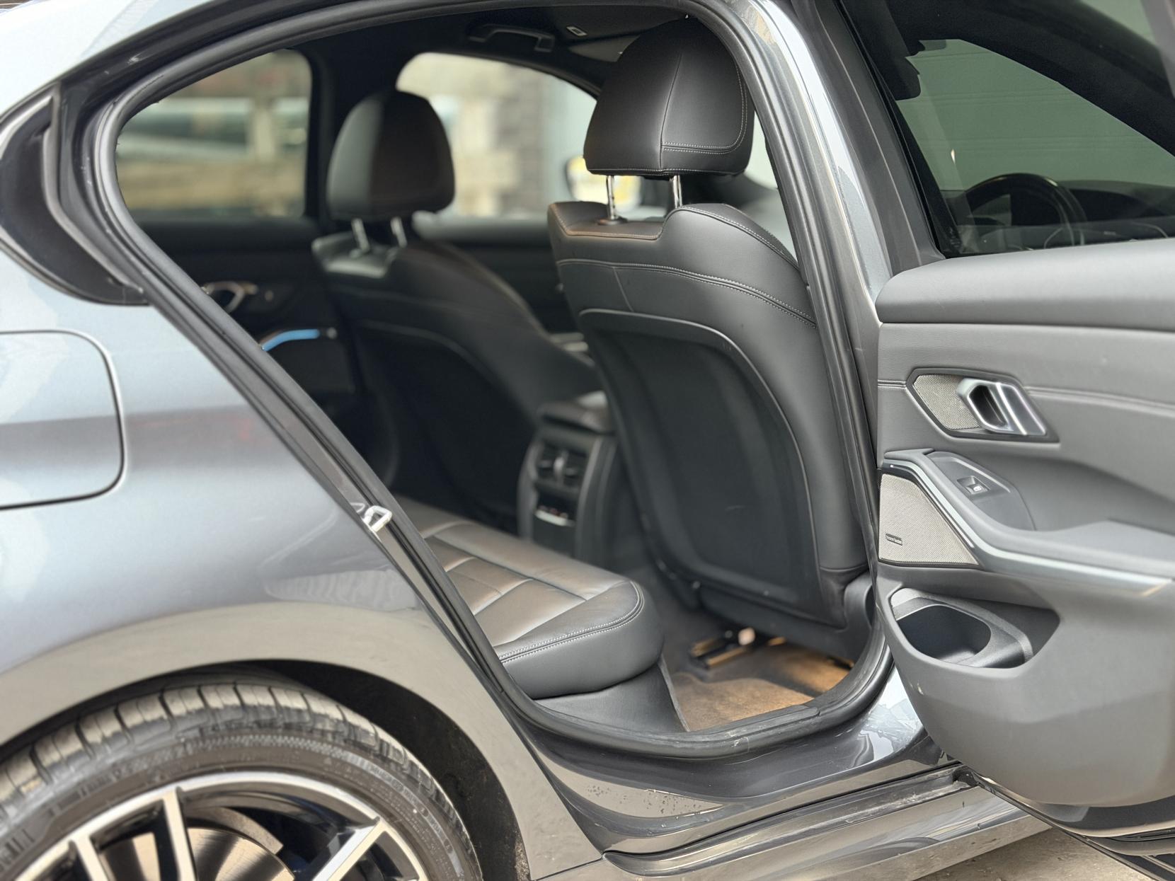 BMW 3 Series 2.0 330e 12kWh M Sport Saloon 4dr Petrol Plug-in Hybrid Auto Euro 6 (s/s) (292 ps)