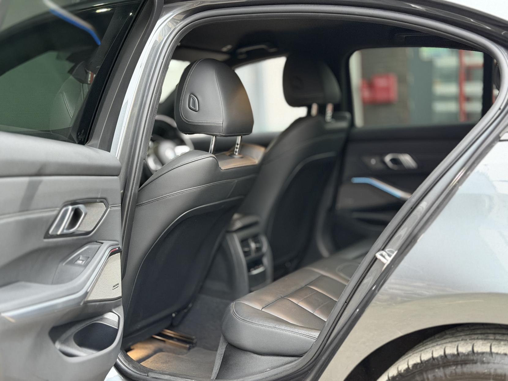 BMW 3 Series 2.0 330e 12kWh M Sport Saloon 4dr Petrol Plug-in Hybrid Auto Euro 6 (s/s) (292 ps)