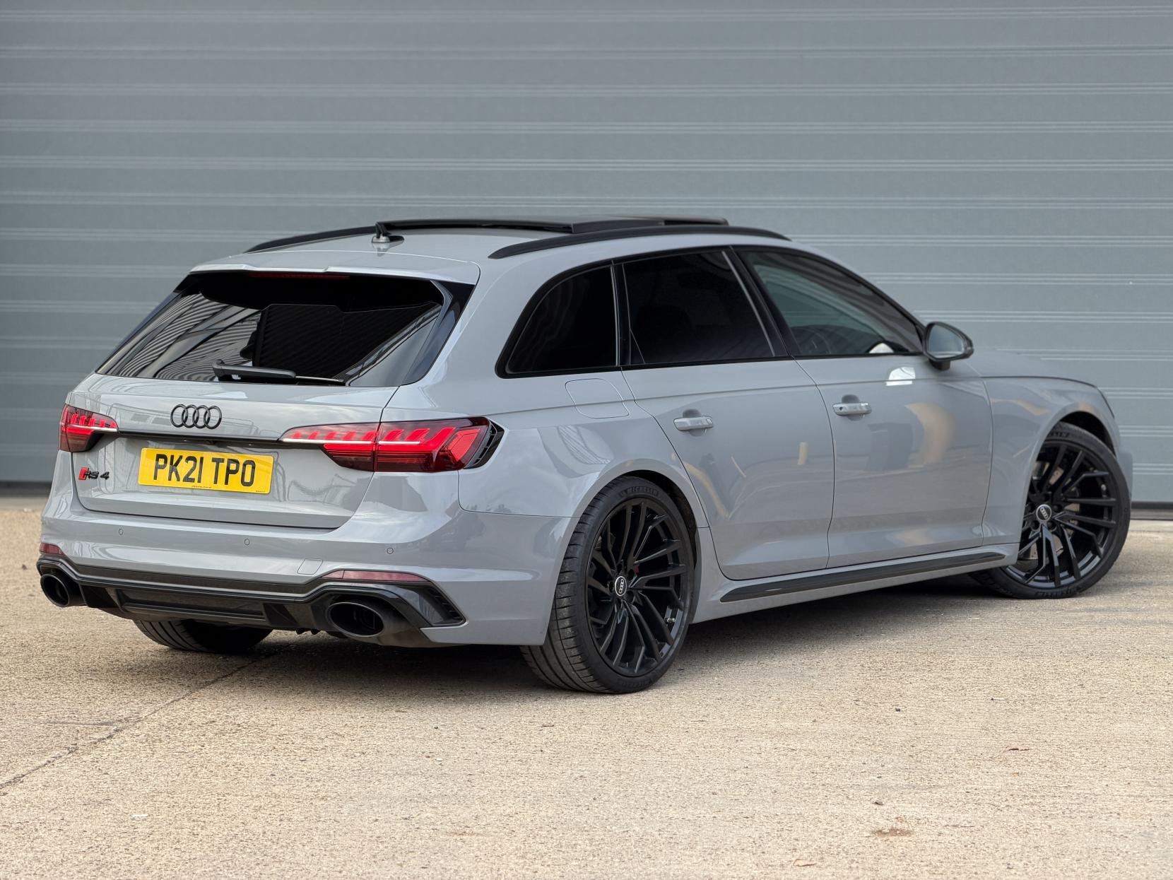 Audi RS4 Avant 2.9 TFSI V6 Carbon Black Estate 5dr Petrol Tiptronic quattro Euro 6 (s/s) (450 ps)