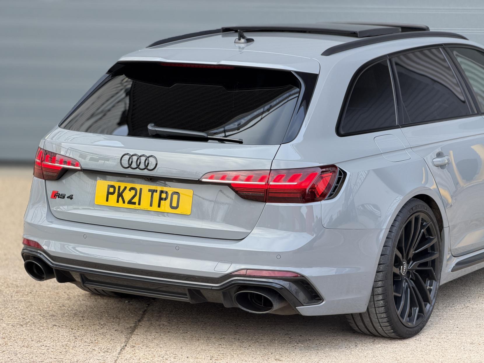 Audi RS4 Avant 2.9 TFSI V6 Carbon Black Estate 5dr Petrol Tiptronic quattro Euro 6 (s/s) (450 ps)