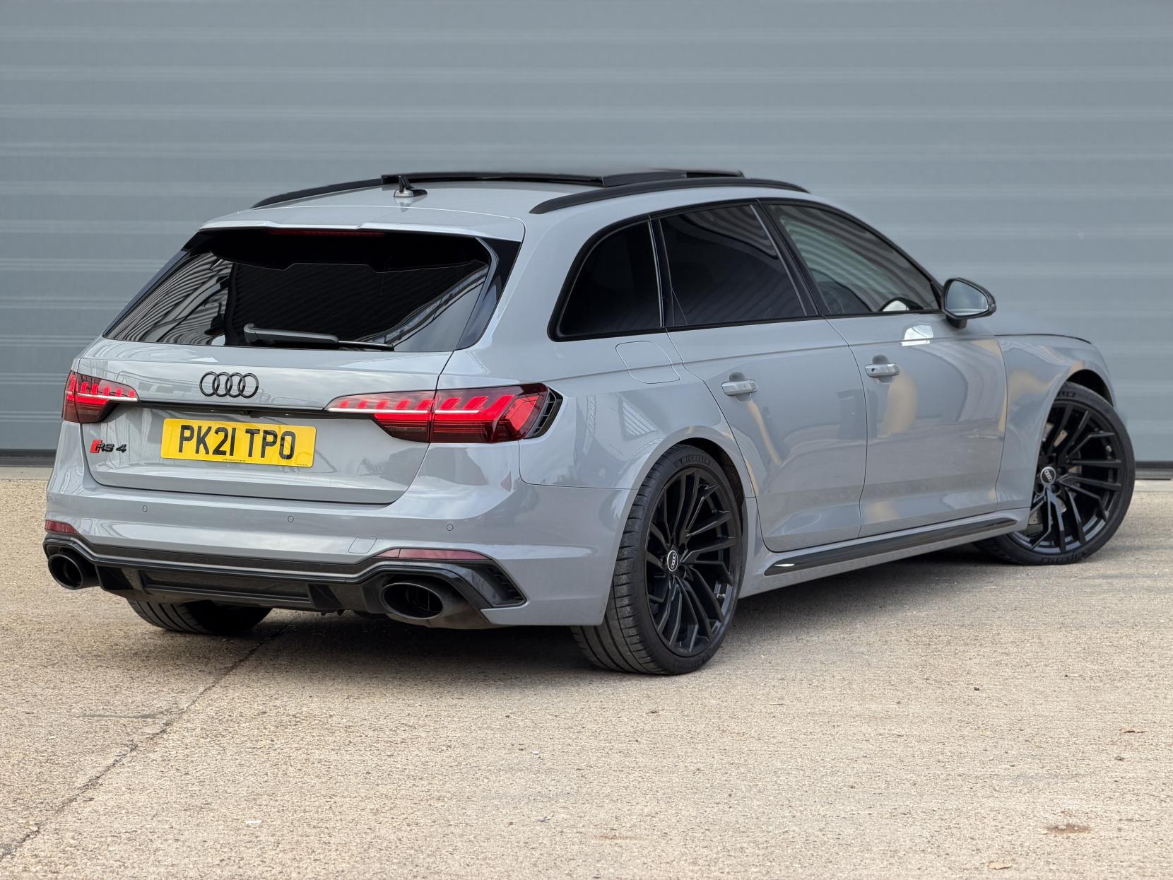 Audi RS4 Avant 2.9 TFSI V6 Carbon Black Estate 5dr Petrol Tiptronic quattro Euro 6 (s/s) (450 ps)