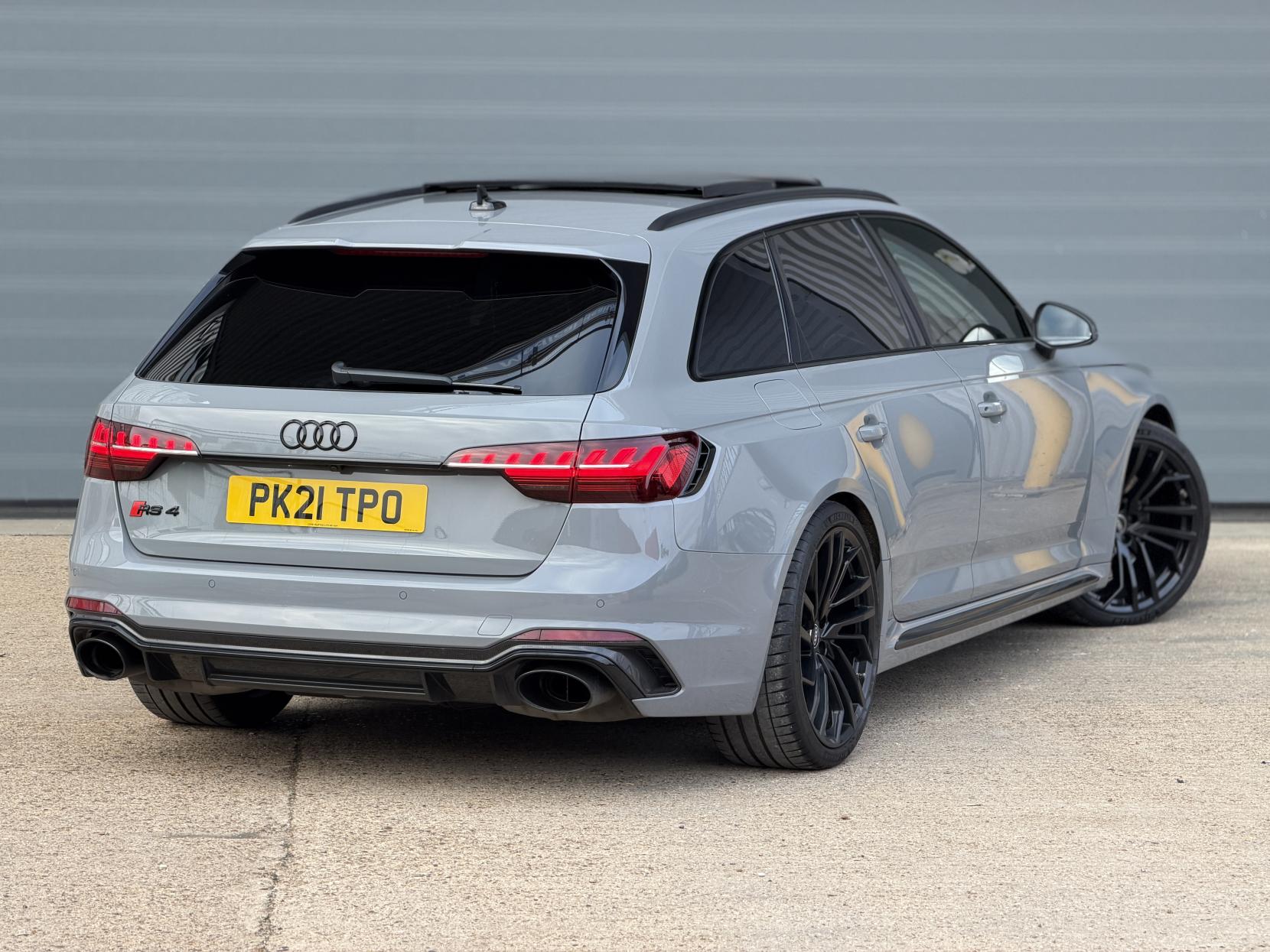 Audi RS4 Avant 2.9 TFSI V6 Carbon Black Estate 5dr Petrol Tiptronic quattro Euro 6 (s/s) (450 ps)