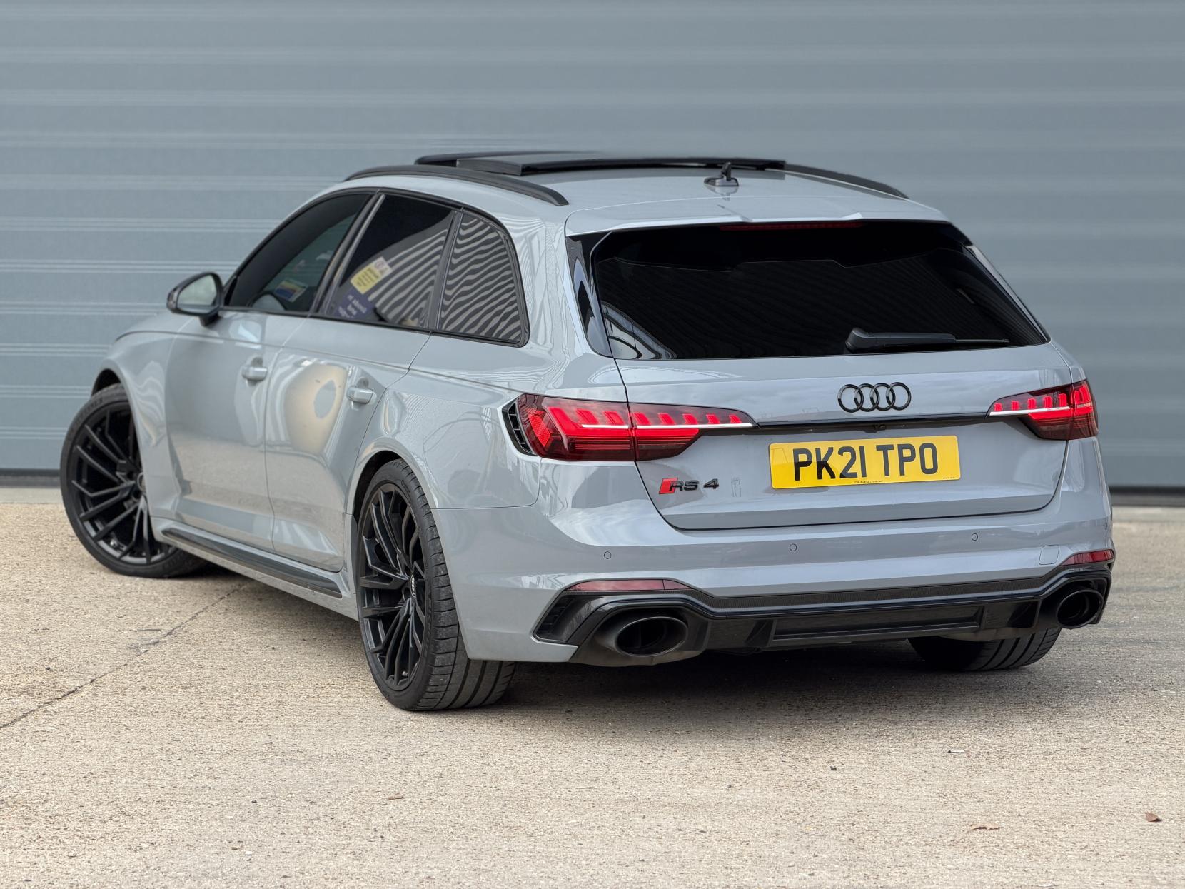 Audi RS4 Avant 2.9 TFSI V6 Carbon Black Estate 5dr Petrol Tiptronic quattro Euro 6 (s/s) (450 ps)