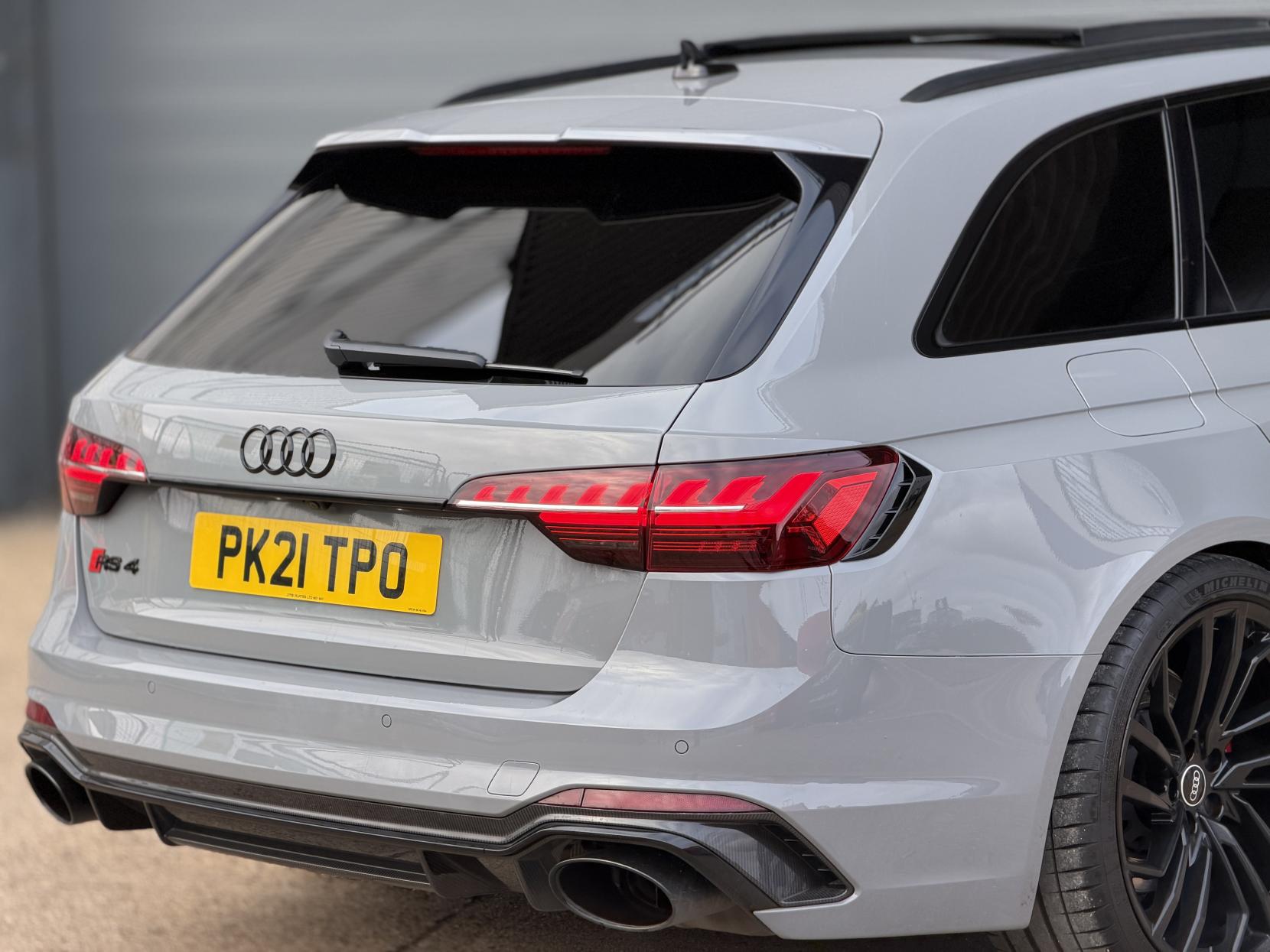 Audi RS4 Avant 2.9 TFSI V6 Carbon Black Estate 5dr Petrol Tiptronic quattro Euro 6 (s/s) (450 ps)