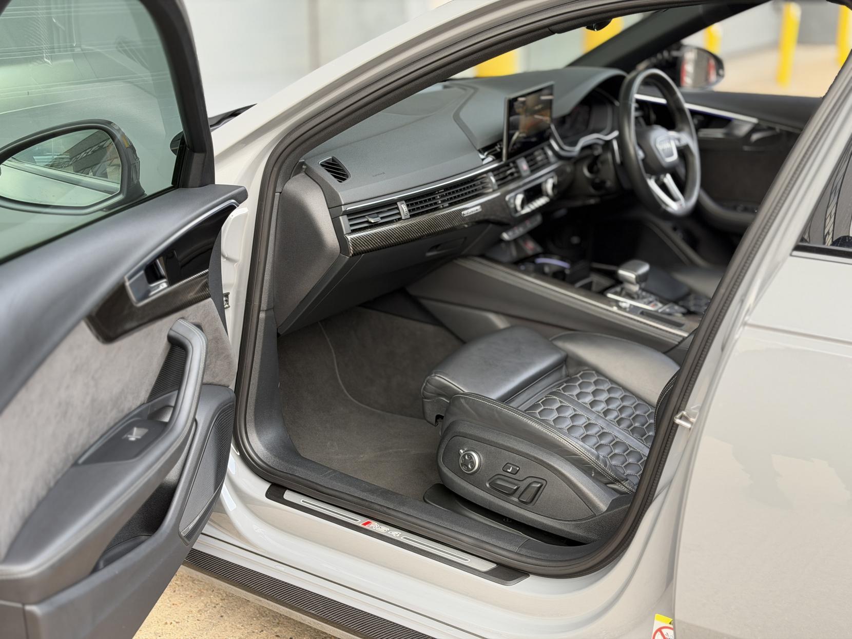 Audi RS4 Avant 2.9 TFSI V6 Carbon Black Estate 5dr Petrol Tiptronic quattro Euro 6 (s/s) (450 ps)