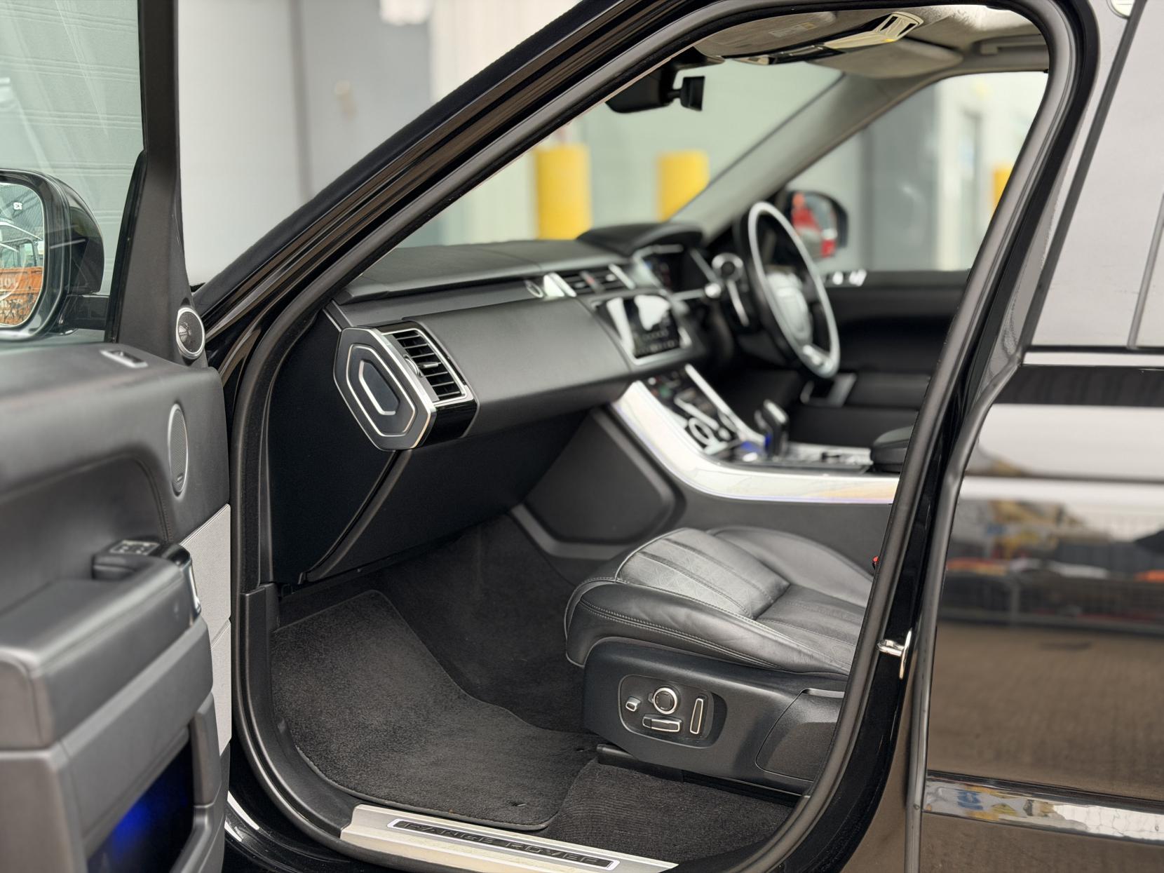 Land Rover Range Rover Sport 3.0 SD V6 Autobiography Dynamic SUV 5dr Diesel Auto 4WD Euro 6 (s/s) (306 ps)