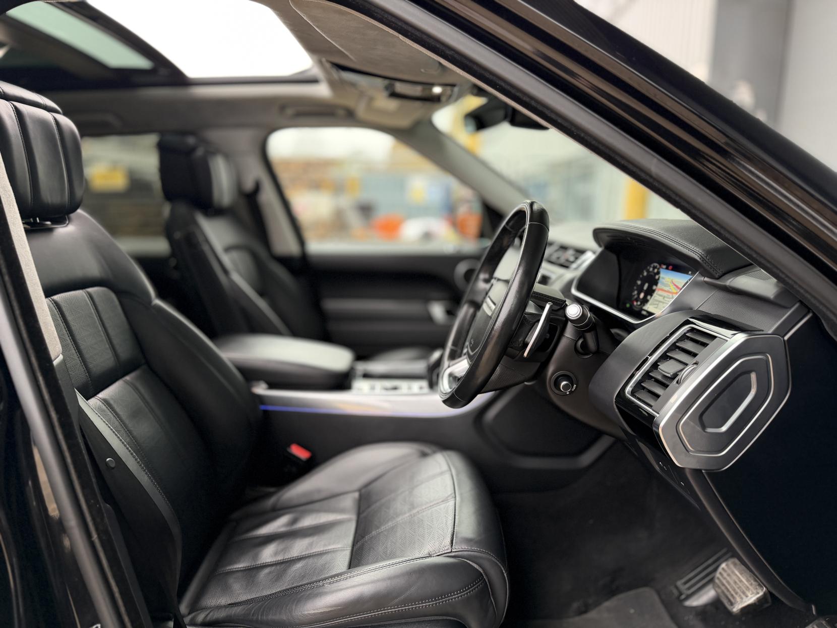 Land Rover Range Rover Sport 3.0 SD V6 Autobiography Dynamic SUV 5dr Diesel Auto 4WD Euro 6 (s/s) (306 ps)