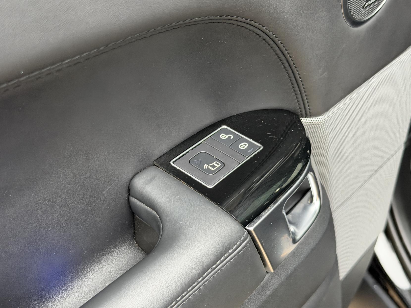 Land Rover Range Rover Sport 3.0 SD V6 Autobiography Dynamic SUV 5dr Diesel Auto 4WD Euro 6 (s/s) (306 ps)