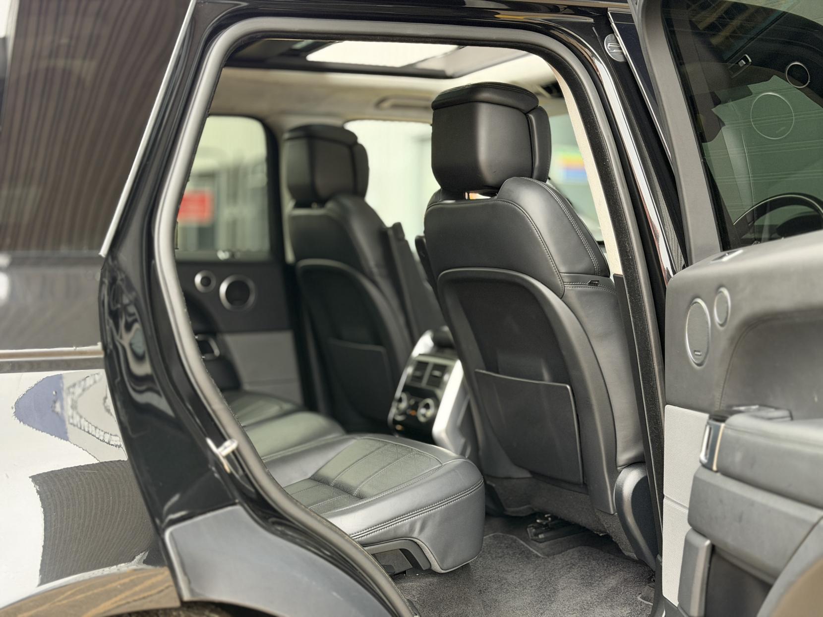 Land Rover Range Rover Sport 3.0 SD V6 Autobiography Dynamic SUV 5dr Diesel Auto 4WD Euro 6 (s/s) (306 ps)