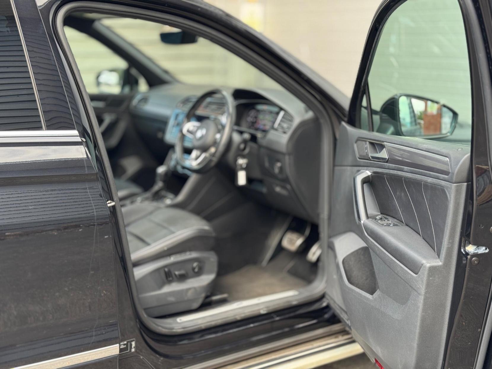 Volkswagen Tiguan 2.0 TDI R-Line DSG 4Motion Euro 6 (s/s) 5dr