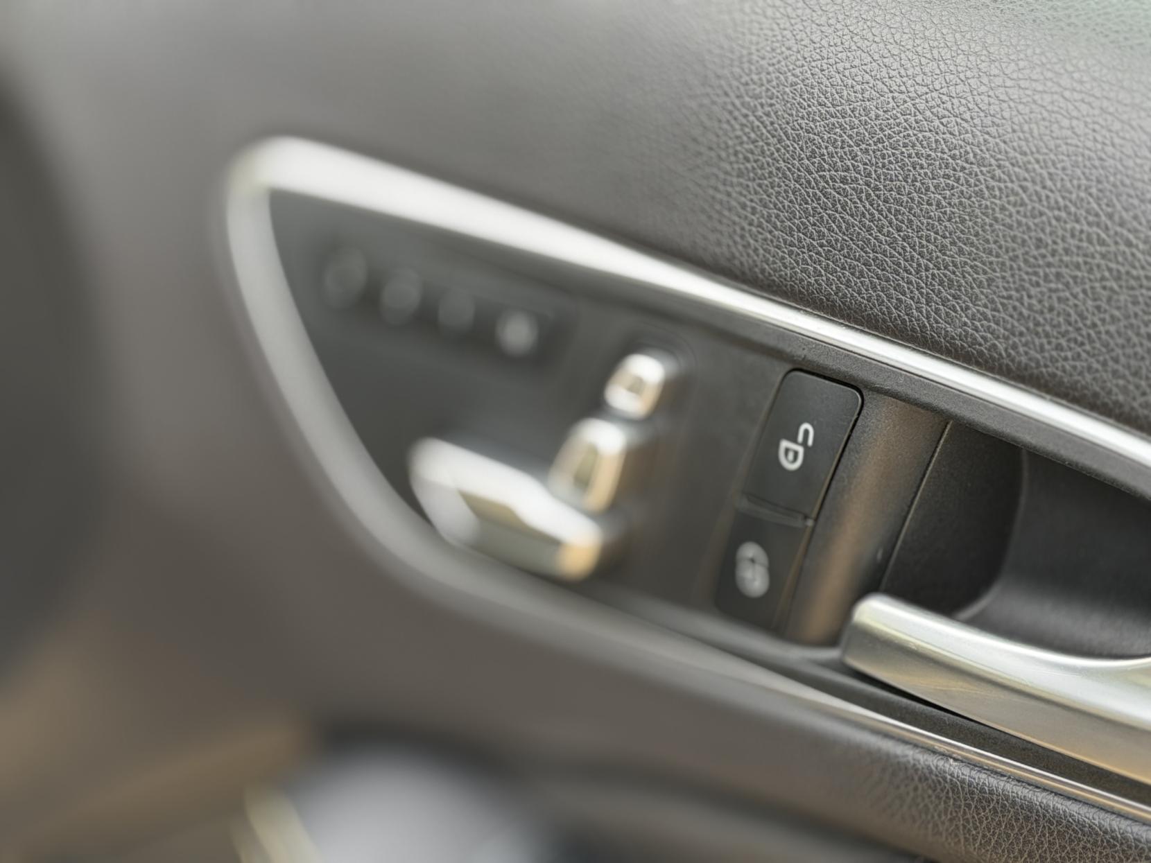 Mercedes-Benz GLA 2.0 GLA45 AMG Yellow Night Edition SUV 5dr Petrol SpdS DCT 4MATIC Euro 6 (s/s) (381 ps)