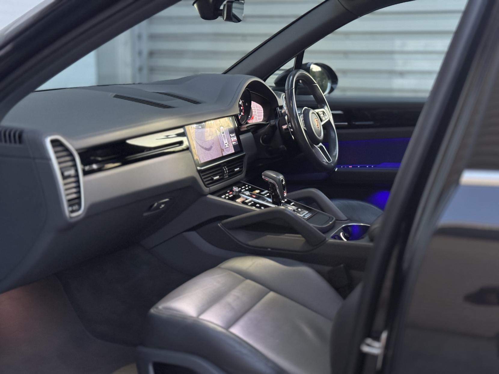 Porsche Cayenne 3.0T V6 TiptronicS 4WD Euro 6 (s/s) 5dr
