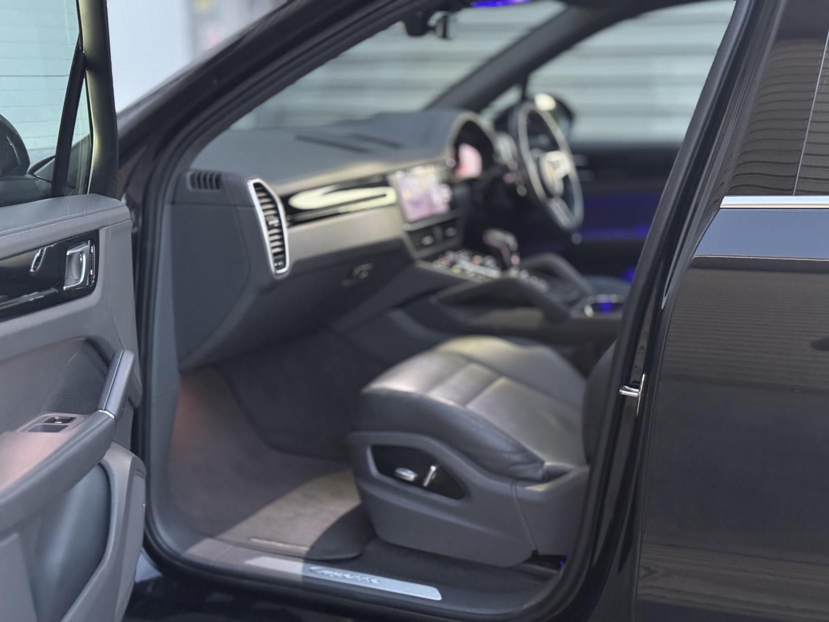 Porsche Cayenne 3.0T V6 TiptronicS 4WD Euro 6 (s/s) 5dr