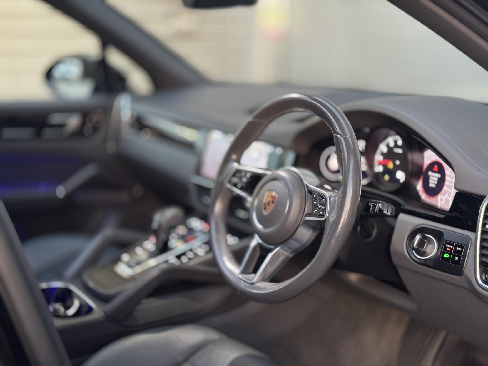 Porsche Cayenne 3.0T V6 TiptronicS 4WD Euro 6 (s/s) 5dr