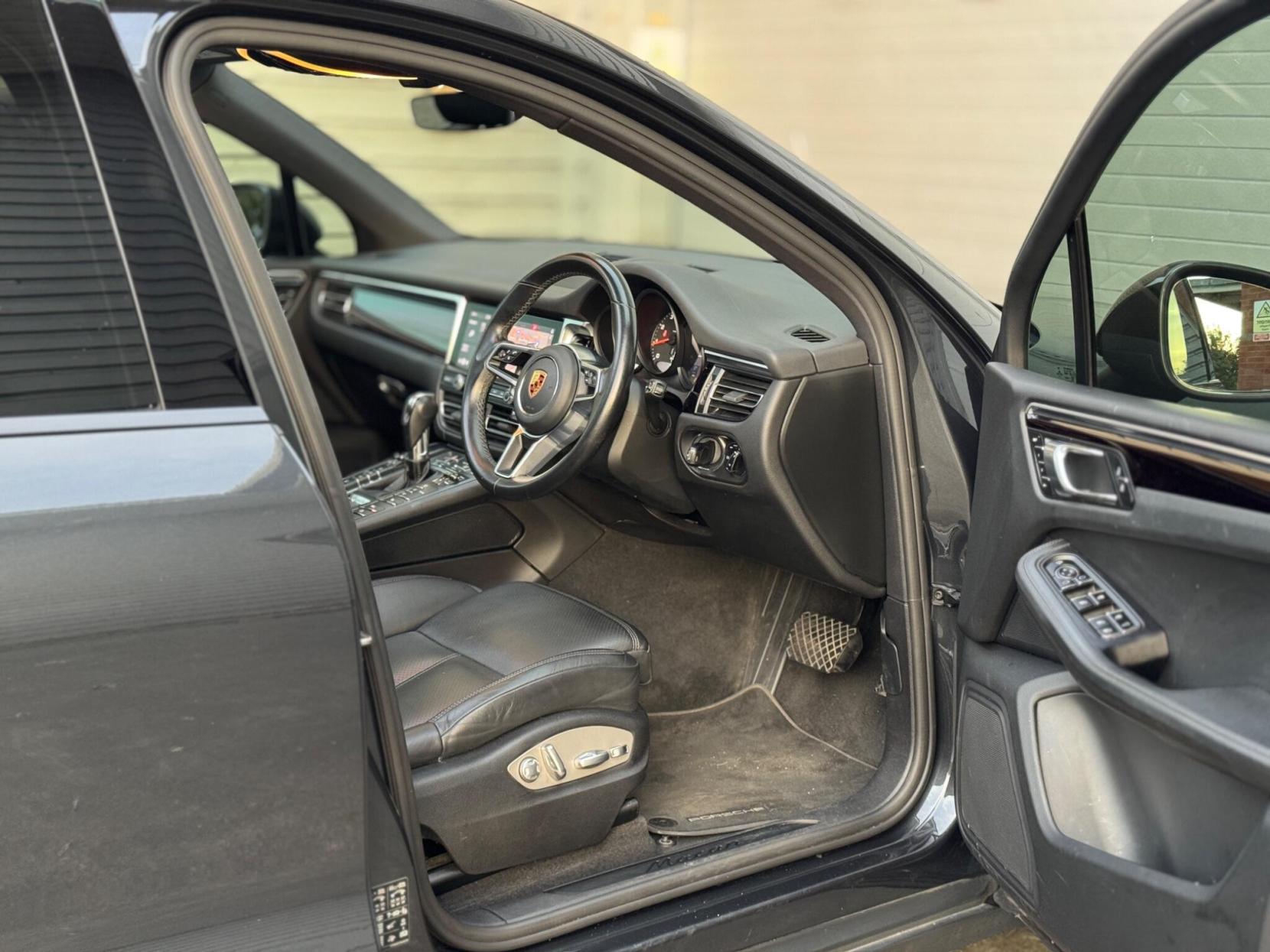Porsche Macan 2.0T PDK 4WD Euro 6 (s/s) 5dr